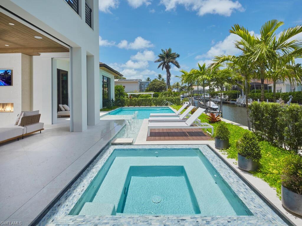 595 16th Avenue South Naples, FL 34102 - Photo 40 of 48