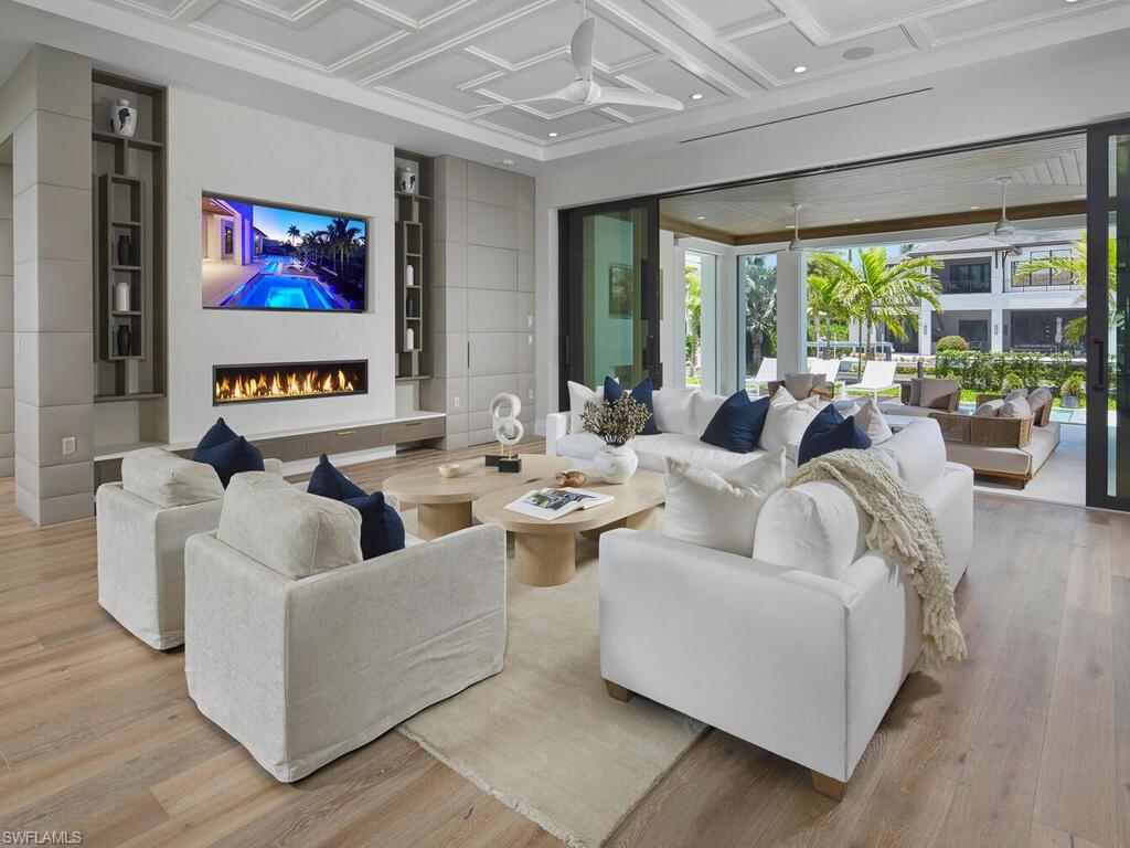 595 16th Avenue South Naples, FL 34102 - Photo 4 of 48