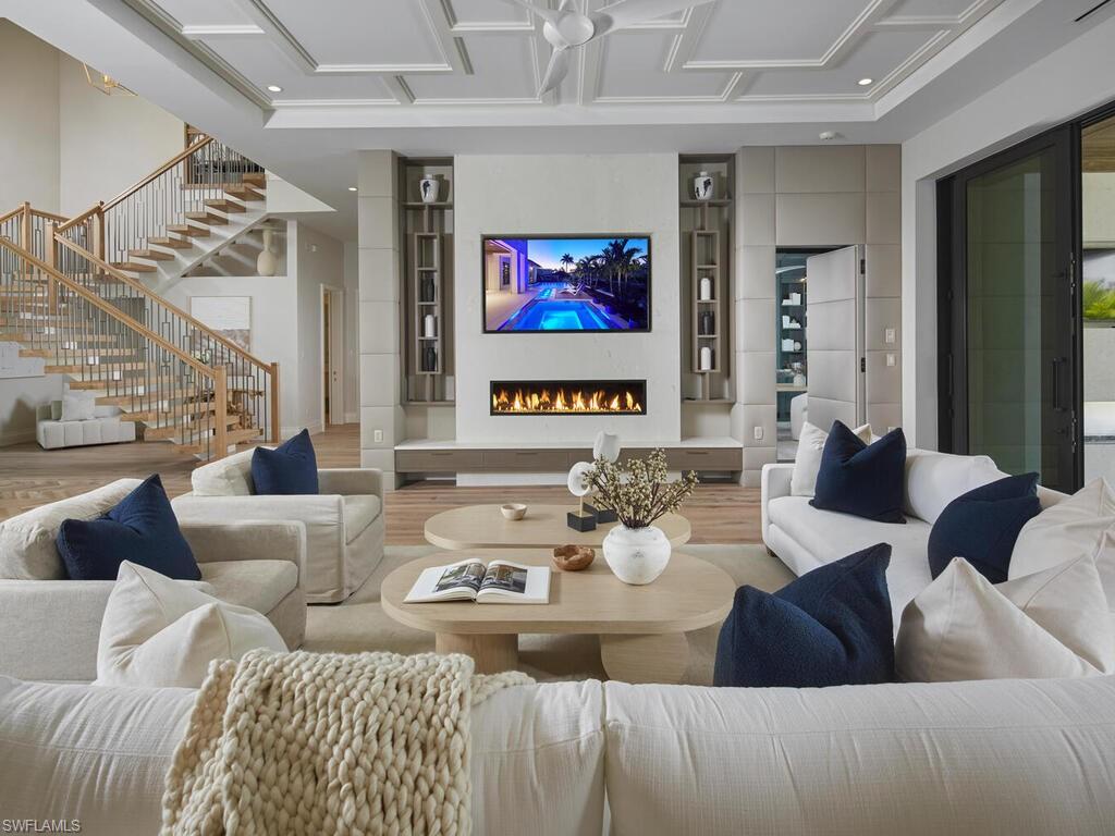 595 16th Avenue South Naples, FL 34102 - Photo 5 of 48