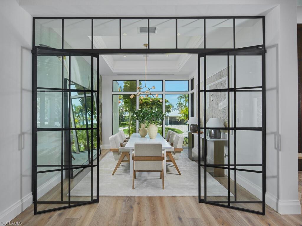 595 16th Avenue South Naples, FL 34102 - Photo 6 of 48