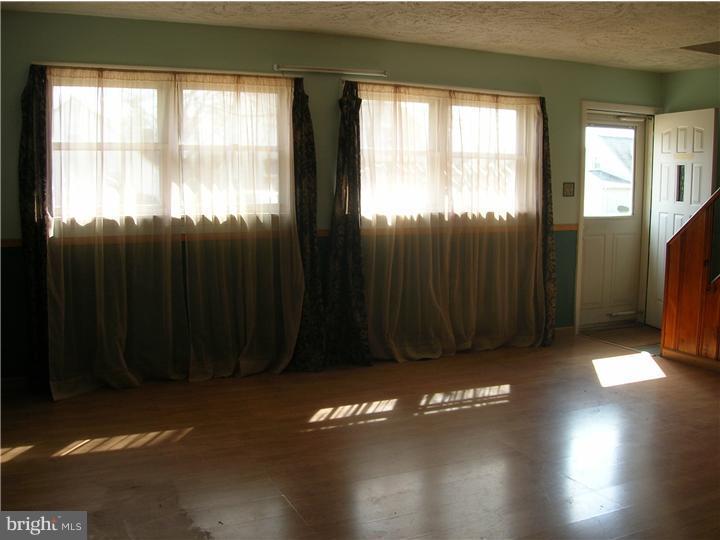 2509 Secane Road Secane, PA 19018 - Photo 3 of 25 Living Room