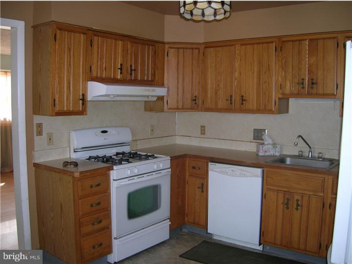 2509 Secane Road Secane, PA 19018 - Photo 4 of 25 Kitchen