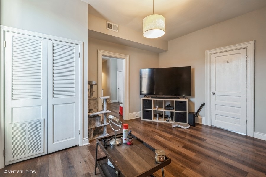 2100 West Cullerton Street, Unit 2M Chicago, IL 60608 - Photo 2 of 7