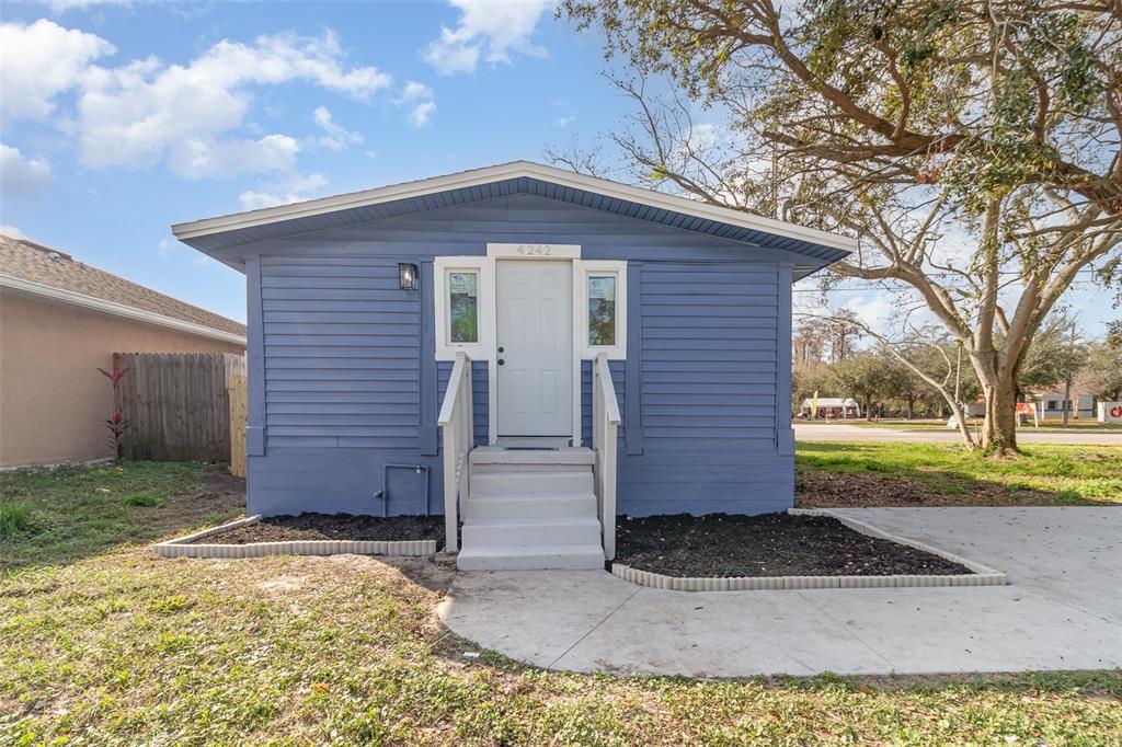 4242 Raleigh Street Orlando, FL 32811 - Photo 2 of 32