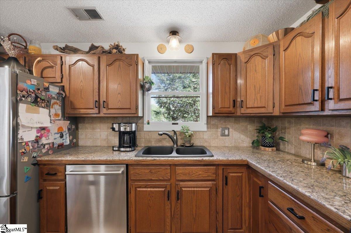 1318 Earls Bridge Road Easley, SC 29640 - Photo 10 of 48