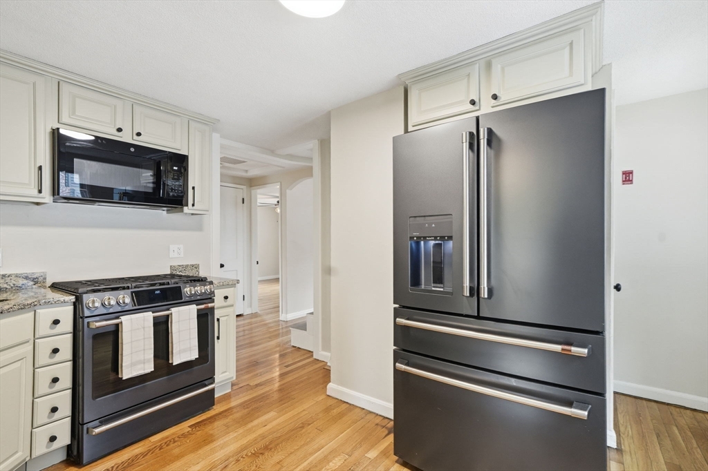 23 Gilman Street Springfield, MA 01118 - Photo 8 of 41