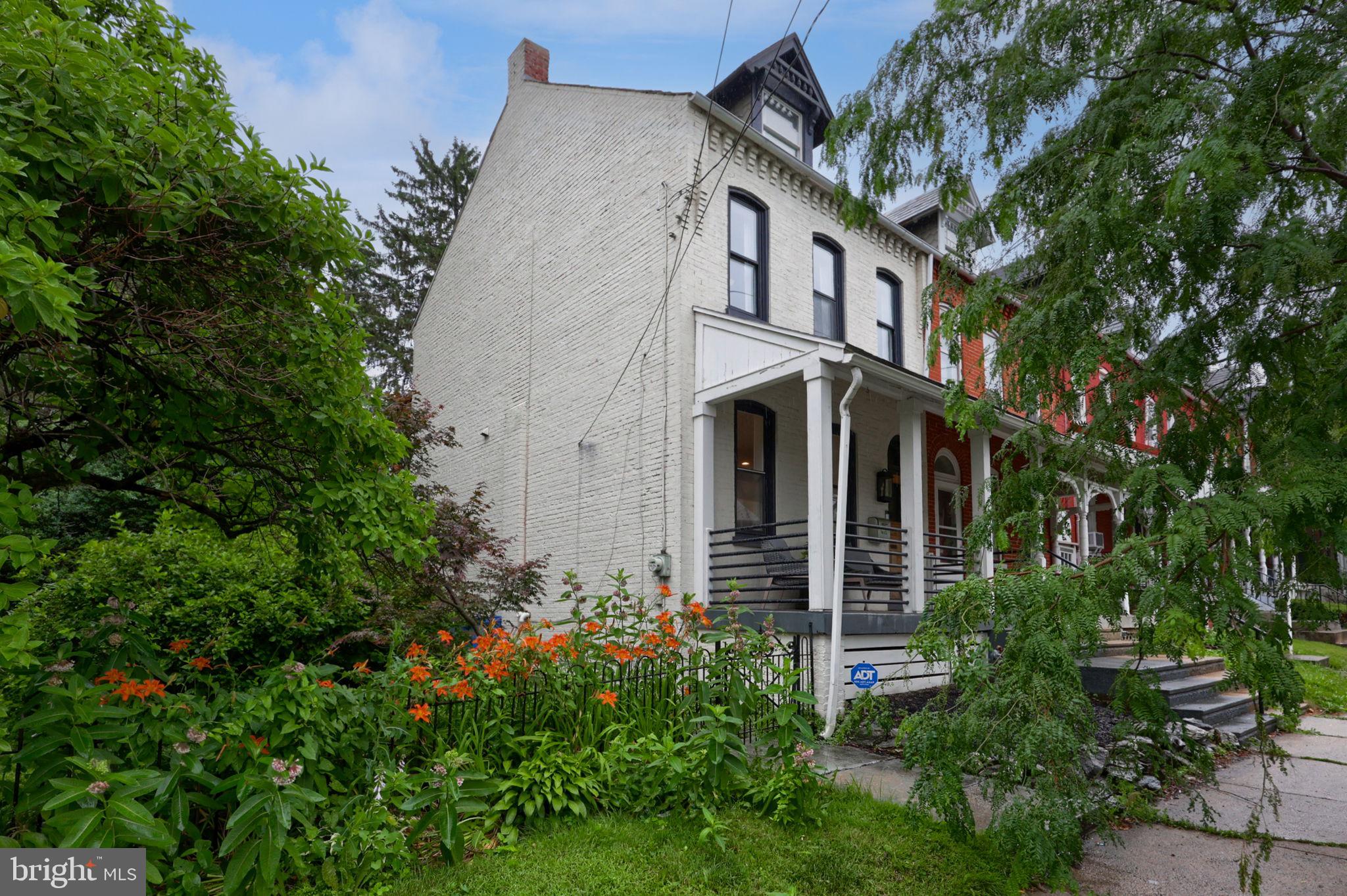 714 Manor Street Lancaster, PA 17603 - Photo 2 of 47