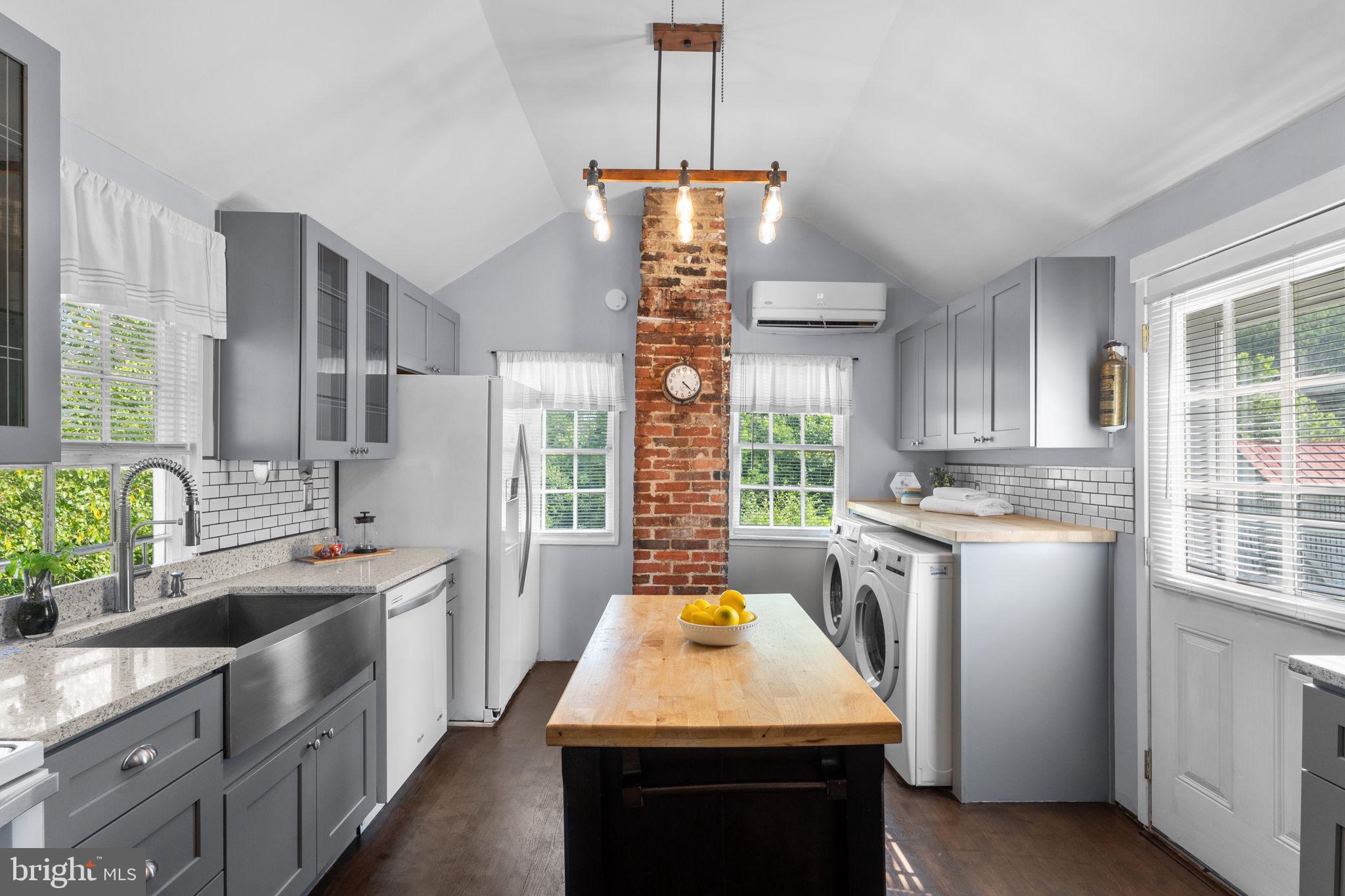 10007 Croom Road Upper Marlboro, MD 20772 - Photo 23 of 134 Mobile island, Bright and sunny kitchen