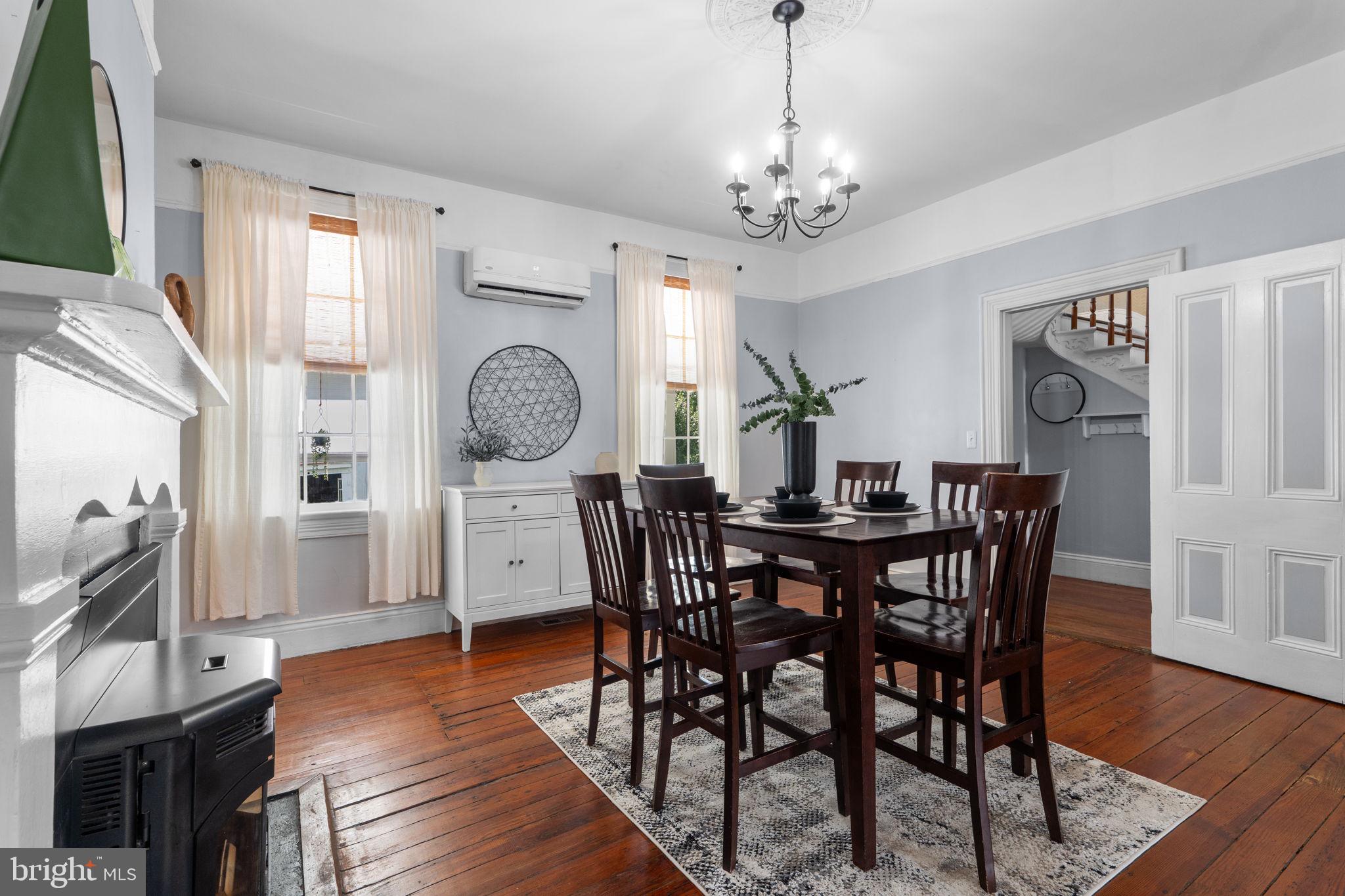 10007 Croom Road Upper Marlboro, MD 20772 - Photo 26 of 134 Dining rm, door to hall, to back yard