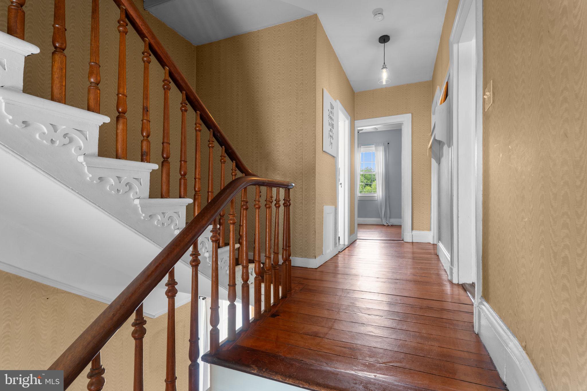 10007 Croom Road Upper Marlboro, MD 20772 - Photo 35 of 134 Second floor hall