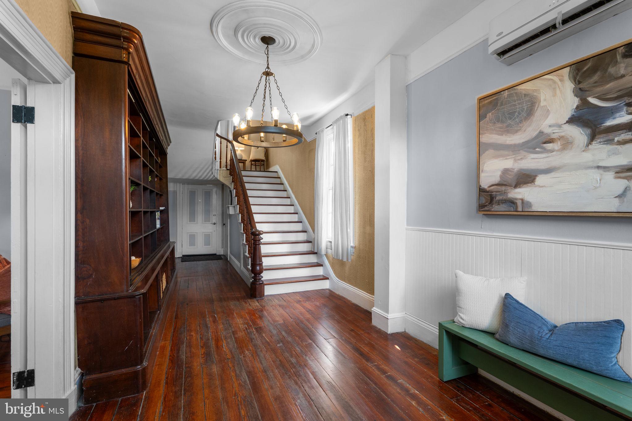 10007 Croom Road Upper Marlboro, MD 20772 - Photo 7 of 134 Stunning stair case, newel post, fret work