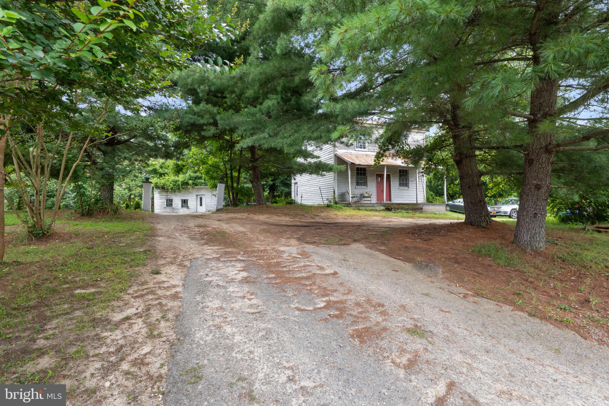 10007 Croom Road Upper Marlboro, MD 20772 - Photo 91 of 134 2 drive ways, one circles past post office