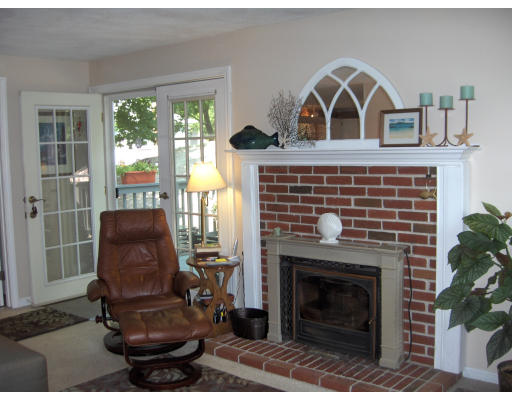 14 Honeysuckle Road Gloucester, MA 01930 - Photo 4 of 8 Gallery Image 4
