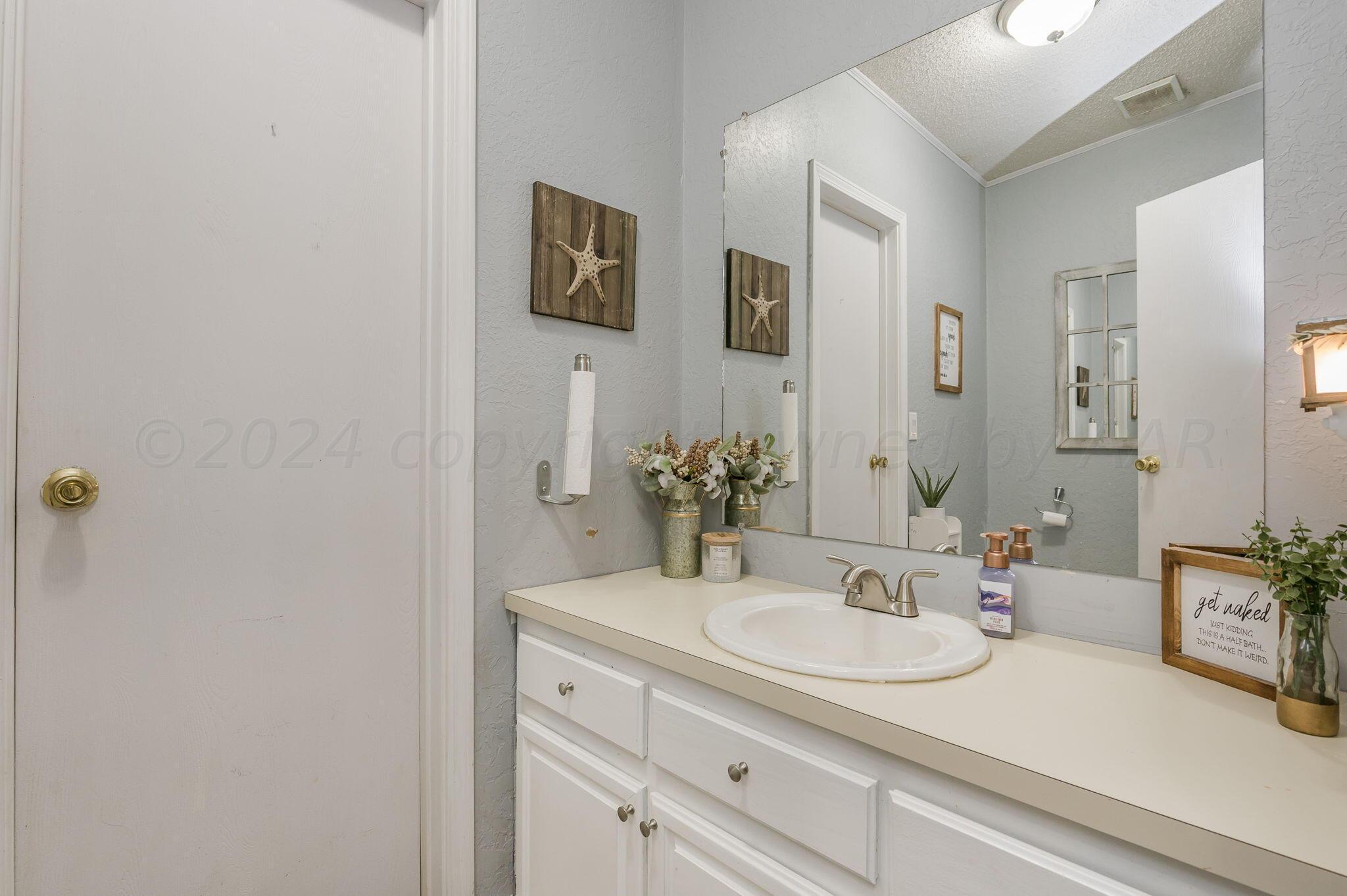 22671 Blessen Road Canyon, TX 79015 - Photo 17 of 22 powder bathroom