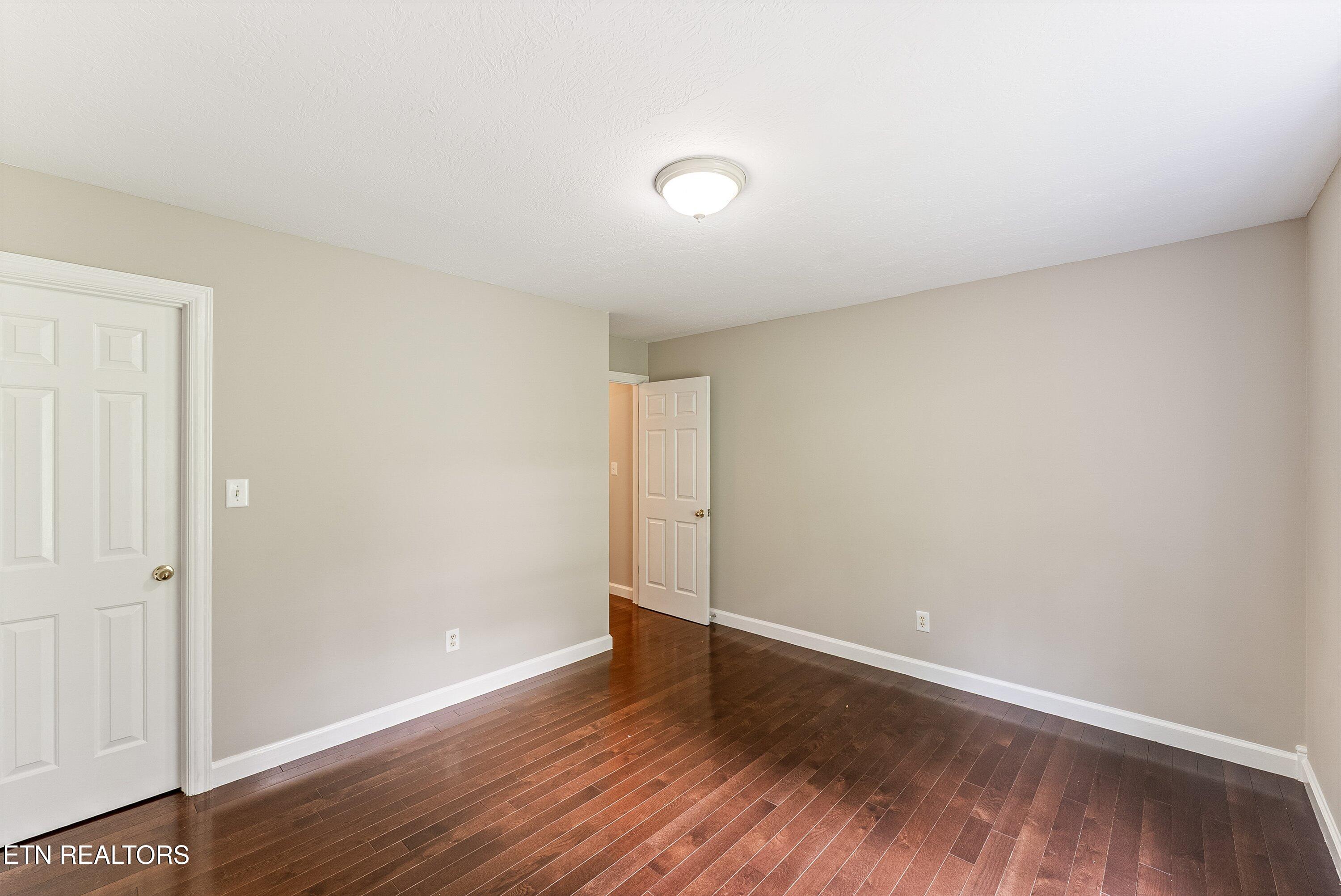 6133 Weems Road Knoxville, TN 37918 - Photo 22 of 34 22-1st Bed A2