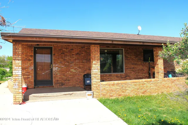 $339,000 | 203 Winkelman Avenue, Marbleton, WY 83113