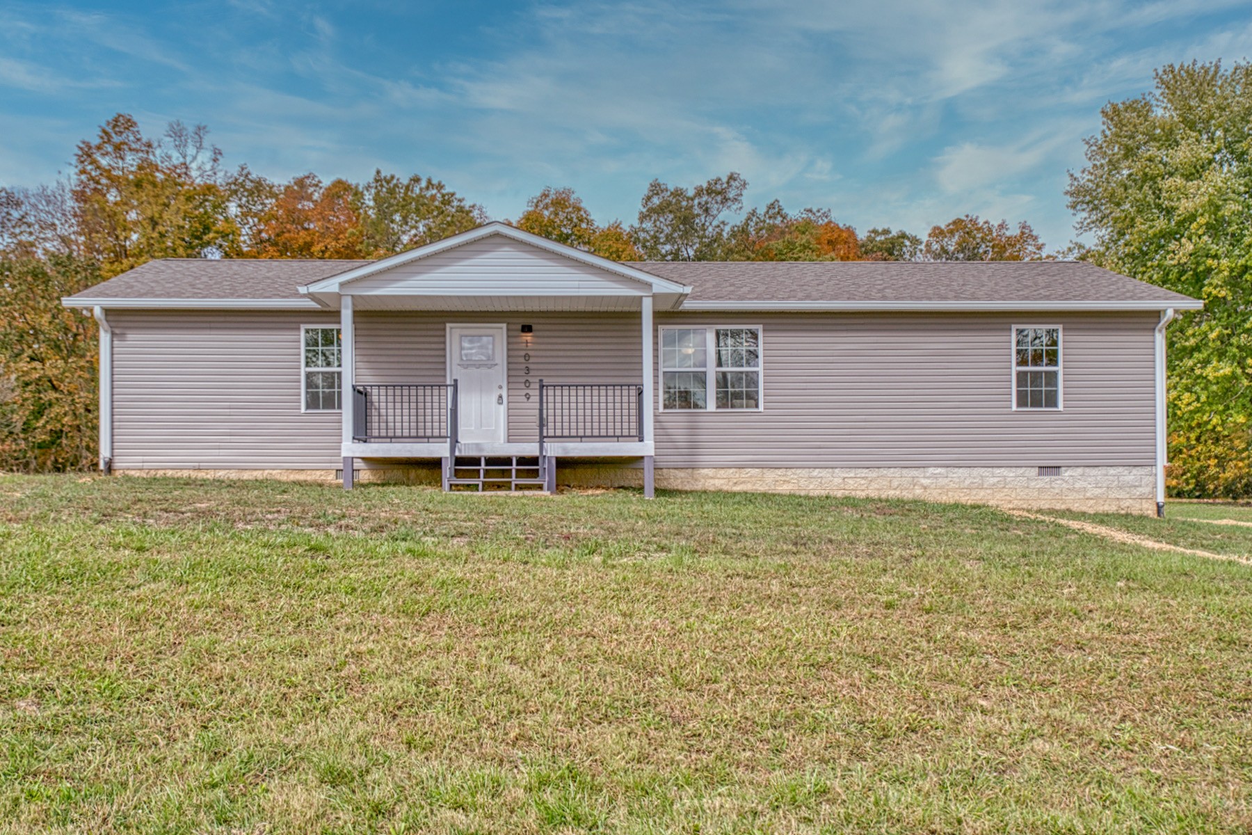 10309 Goff Ridge Road Baxter, TN 38544 - Photo 2 of 31 front view of a house with a yard