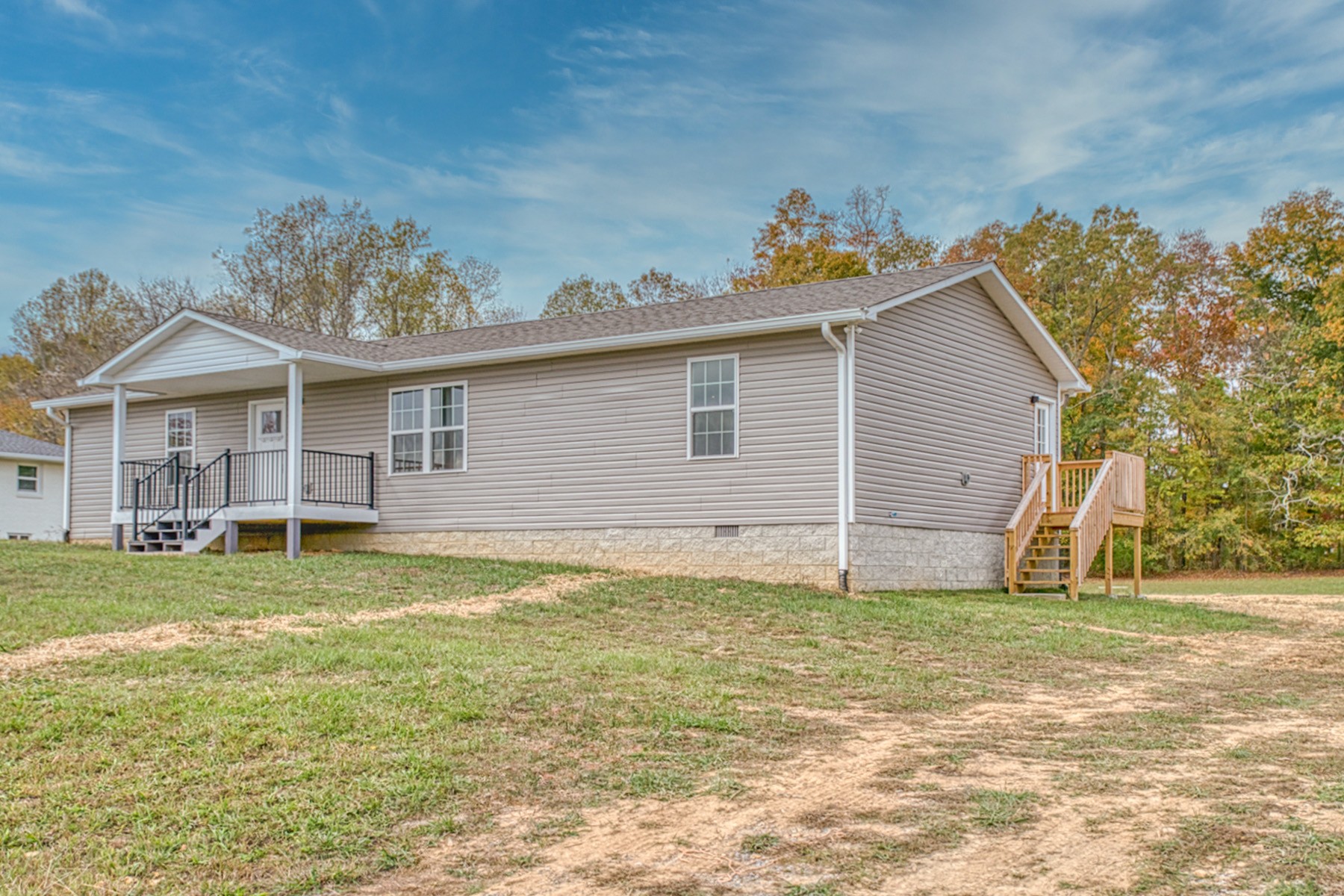 10309 Goff Ridge Road Baxter, TN 38544 - Photo 4 of 31 a view of a house with a yard