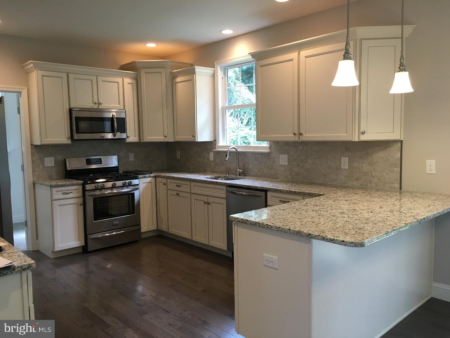 220 Heritage Road Sewell, NJ 08080 - Photo 2 of 25 Gallery Image 2