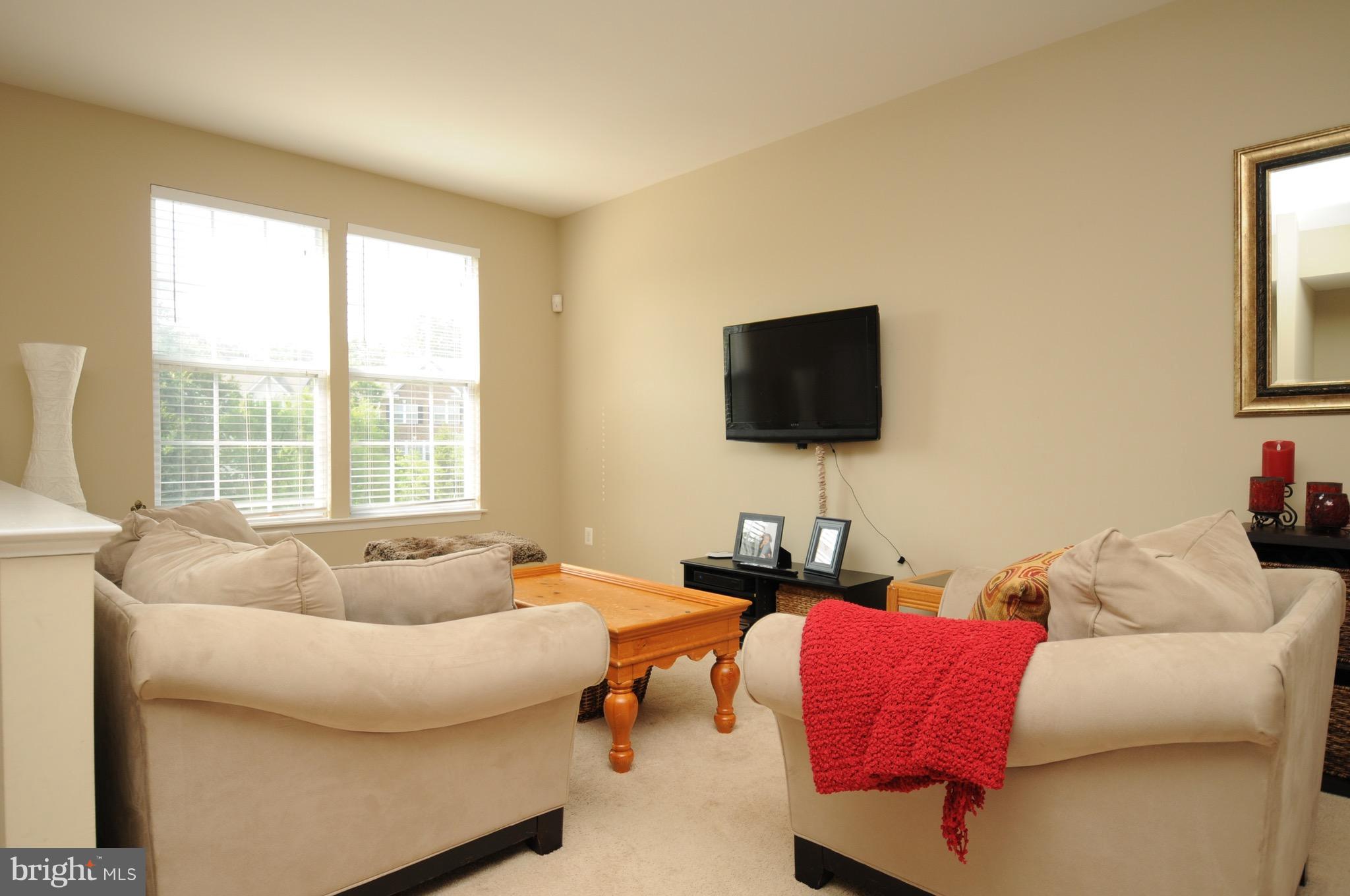 43191 Riders Square Broadlands, VA 20148 - Photo 3 of 22 Living Room