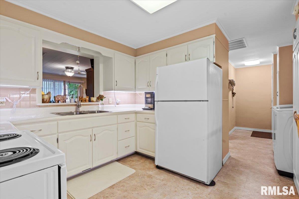 1027 Hoechester Road Springfield, IL 62712 - Photo 11 of 35