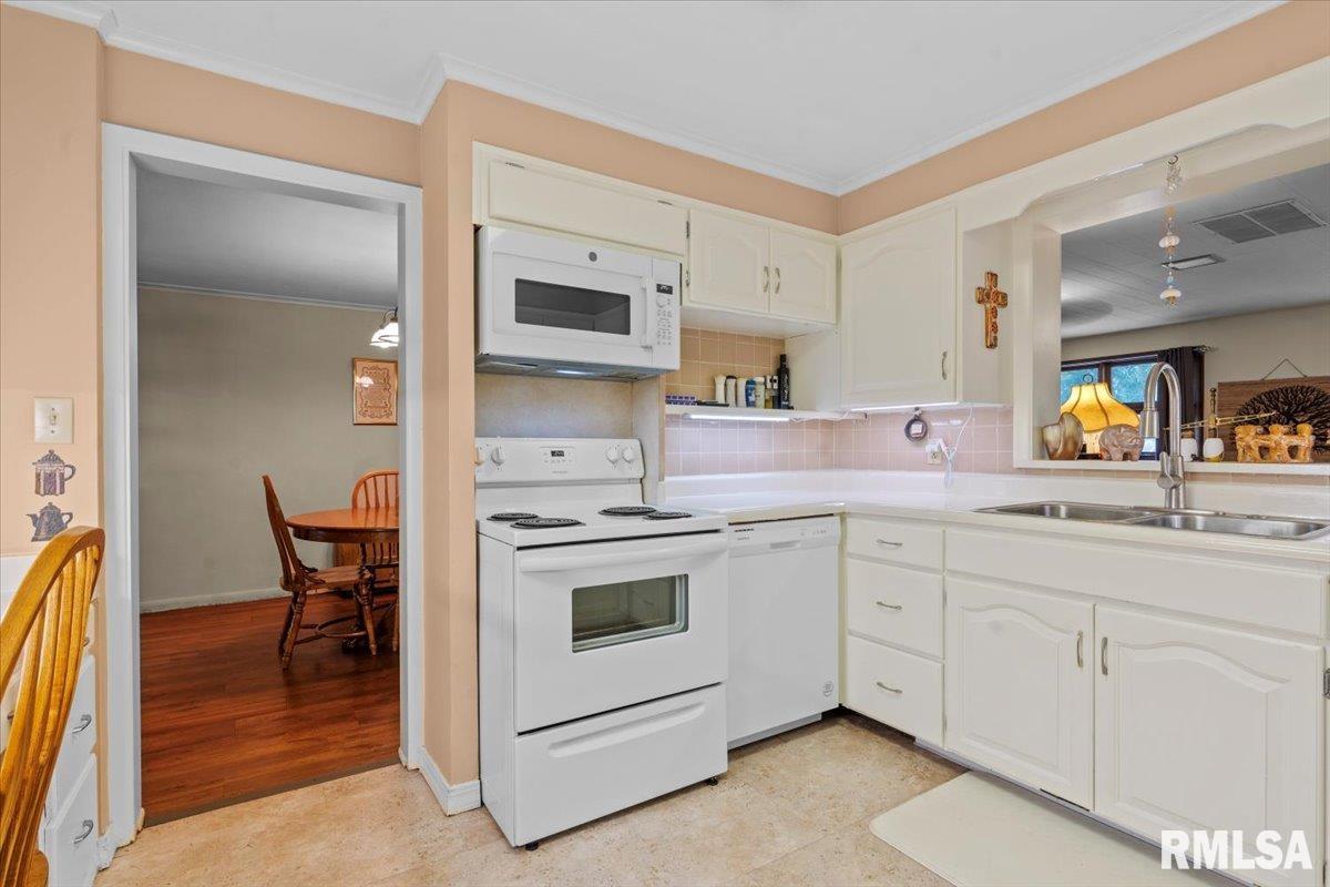 1027 Hoechester Road Springfield, IL 62712 - Photo 10 of 35