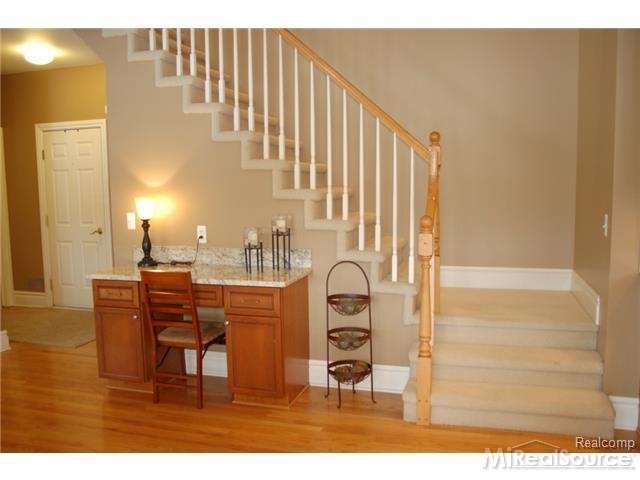 476 Oakbridge Drive Rochester, MI 48306 - Photo 4 of 38 31227983-3.JPG