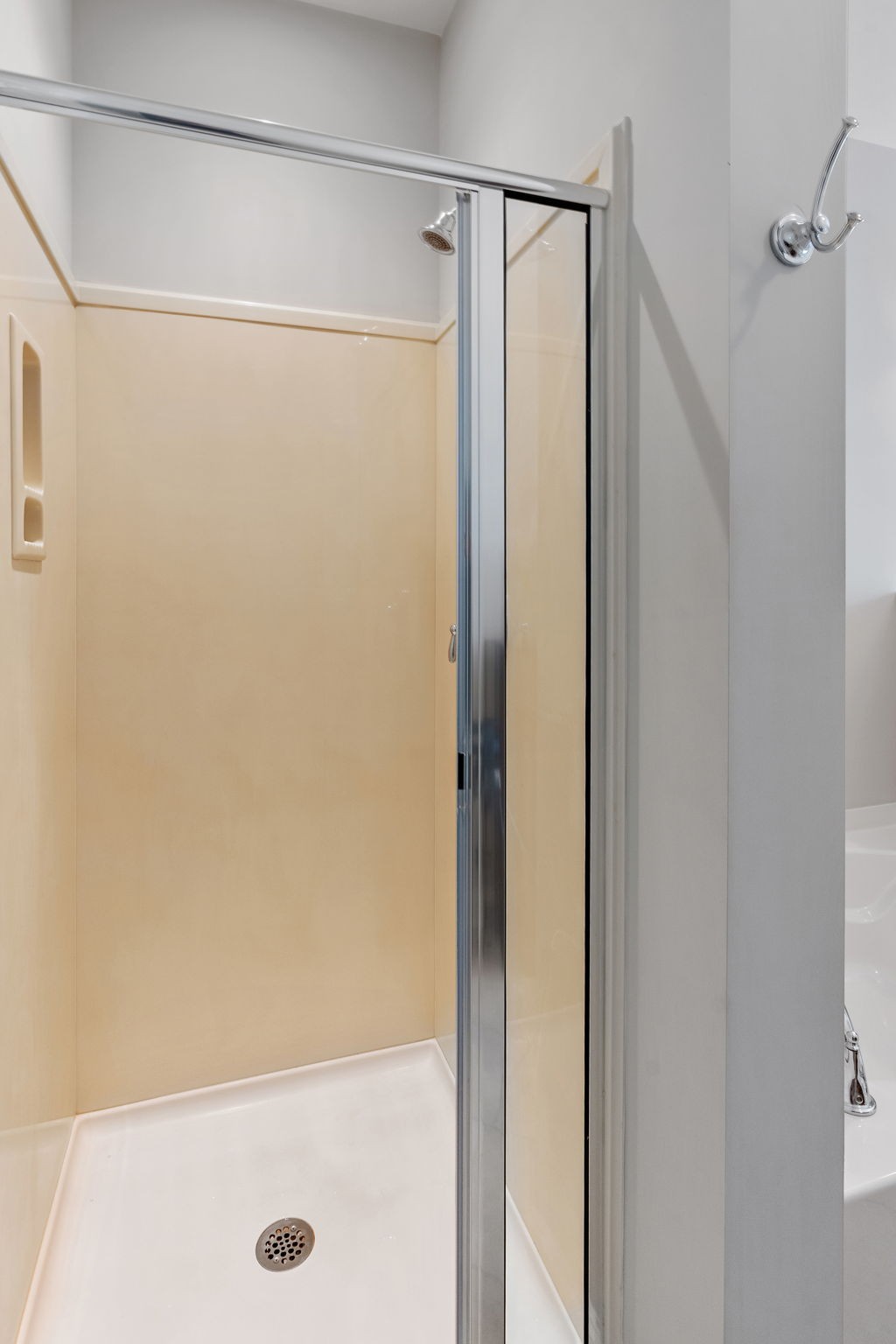 916 Gateway Court Franklin, TN 37069 - Photo 16 of 26 a bathroom with a glass shower door