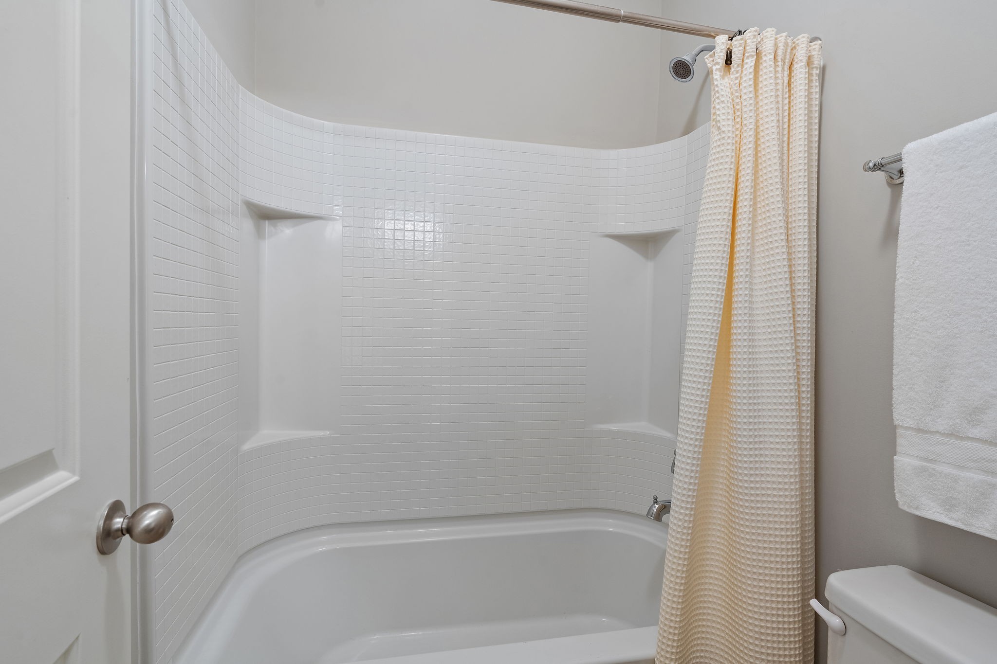 916 Gateway Court Franklin, TN 37069 - Photo 21 of 26 a close up of a bathtub curtain