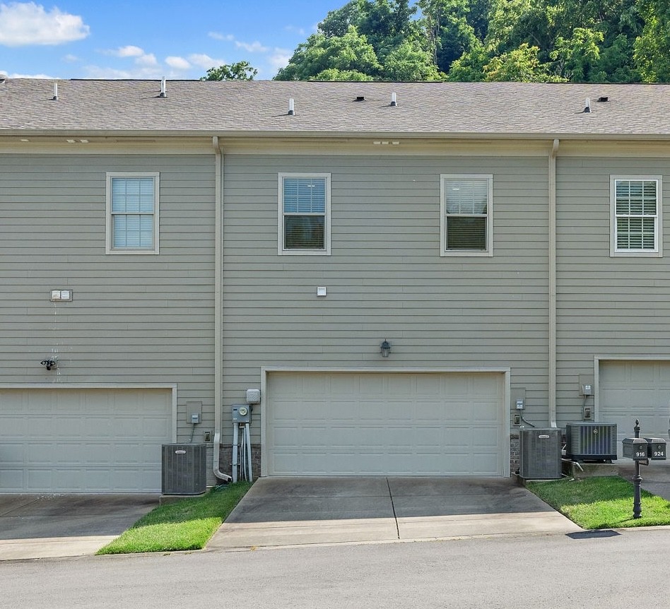 916 Gateway Court Franklin, TN 37069 - Photo 23 of 26 a view of a terrace