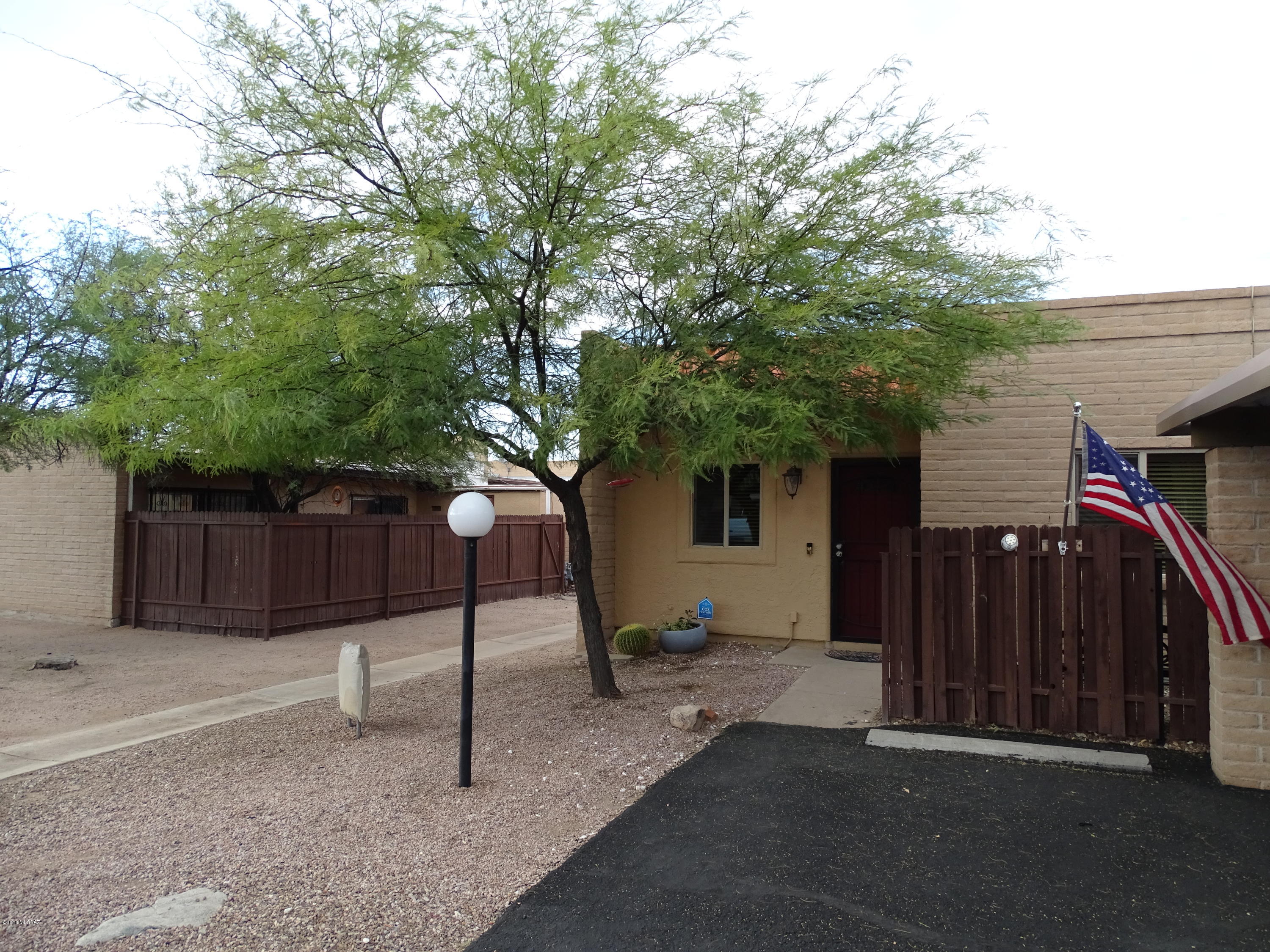 922 South Pantano Road Tucson, AZ 85710 - Photo 2 of 37 Gallery Image 2
