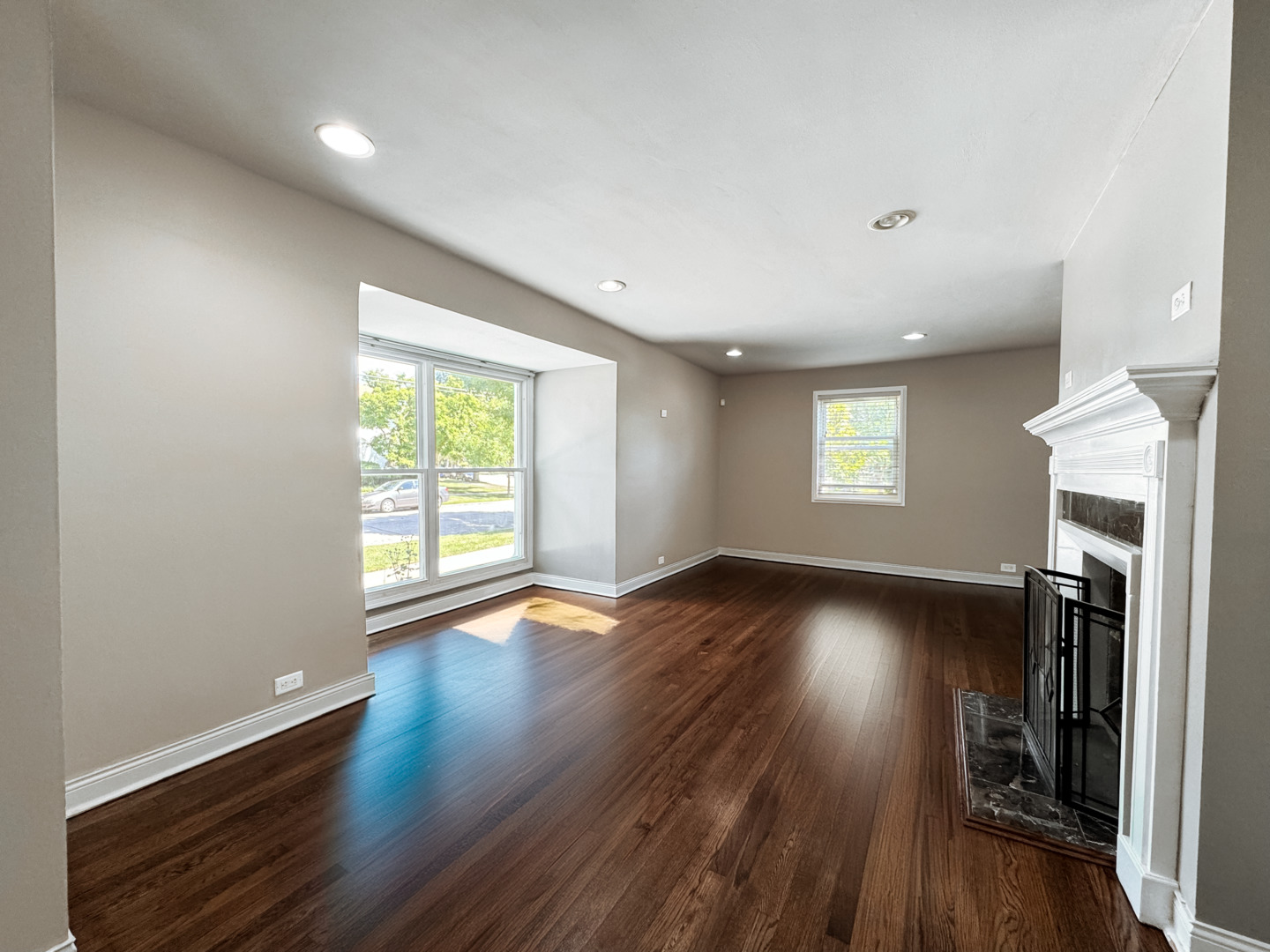 8660 East Prairie Road Skokie, IL 60076 - Photo 3 of 20 Gallery Image 3