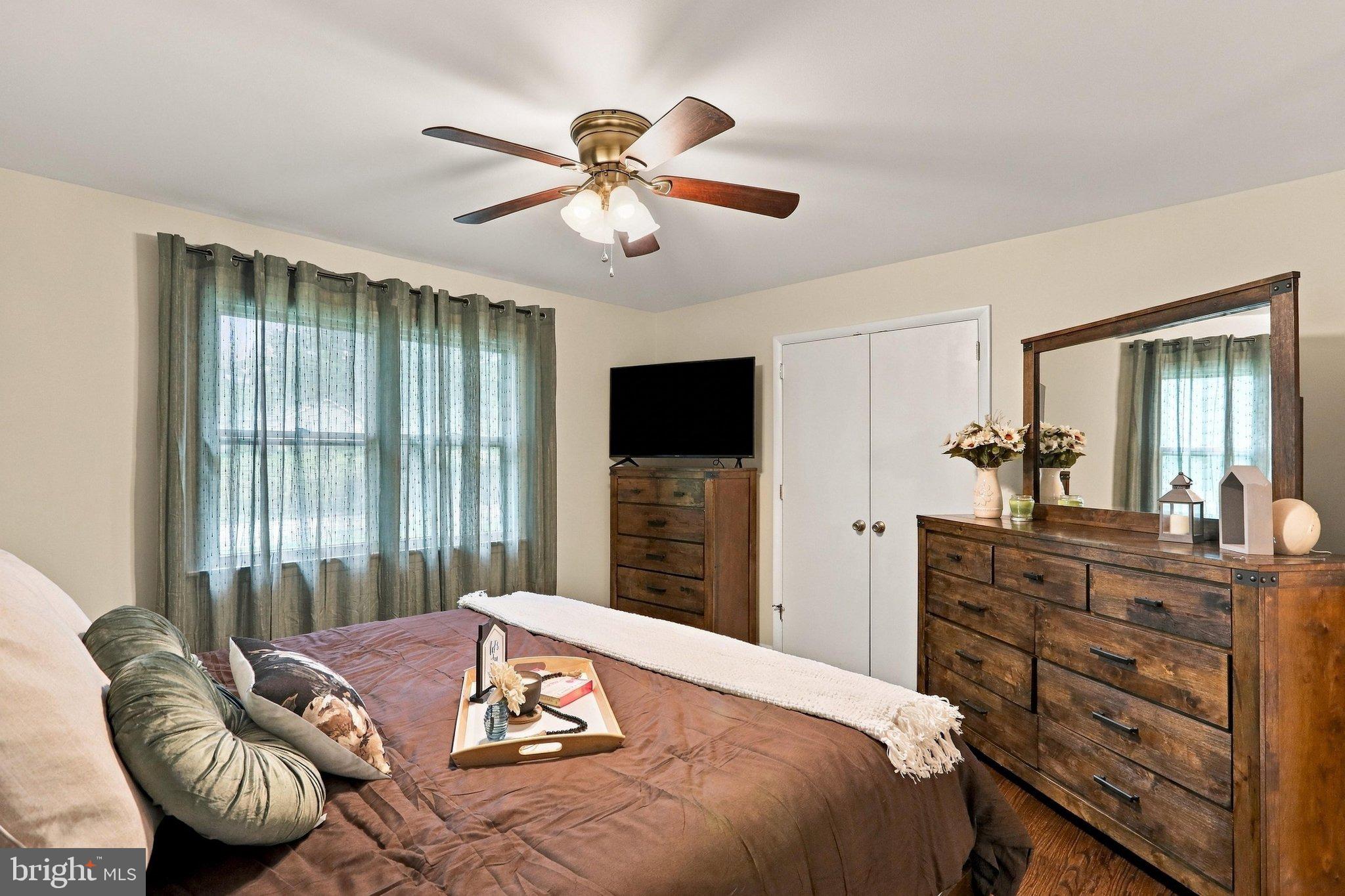 455 Mountain Road Front Royal, VA 22630 - Photo 23 of 62 Owner's Suite w double closets and hardwood floors