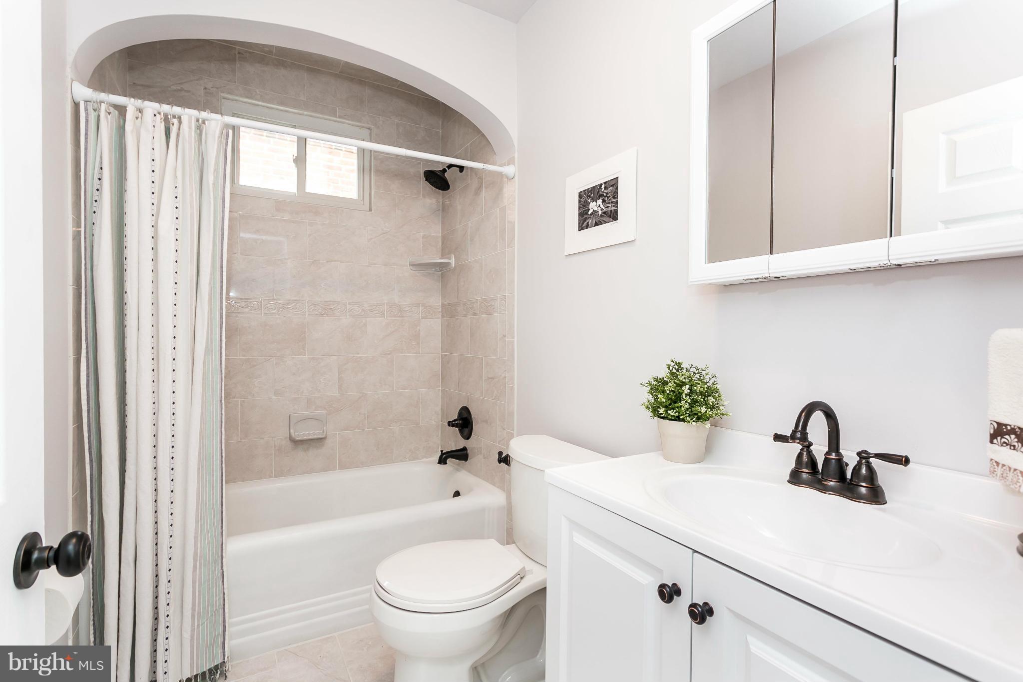 909 Calwell Road Baltimore, MD 21229 - Photo 19 of 30 Bath