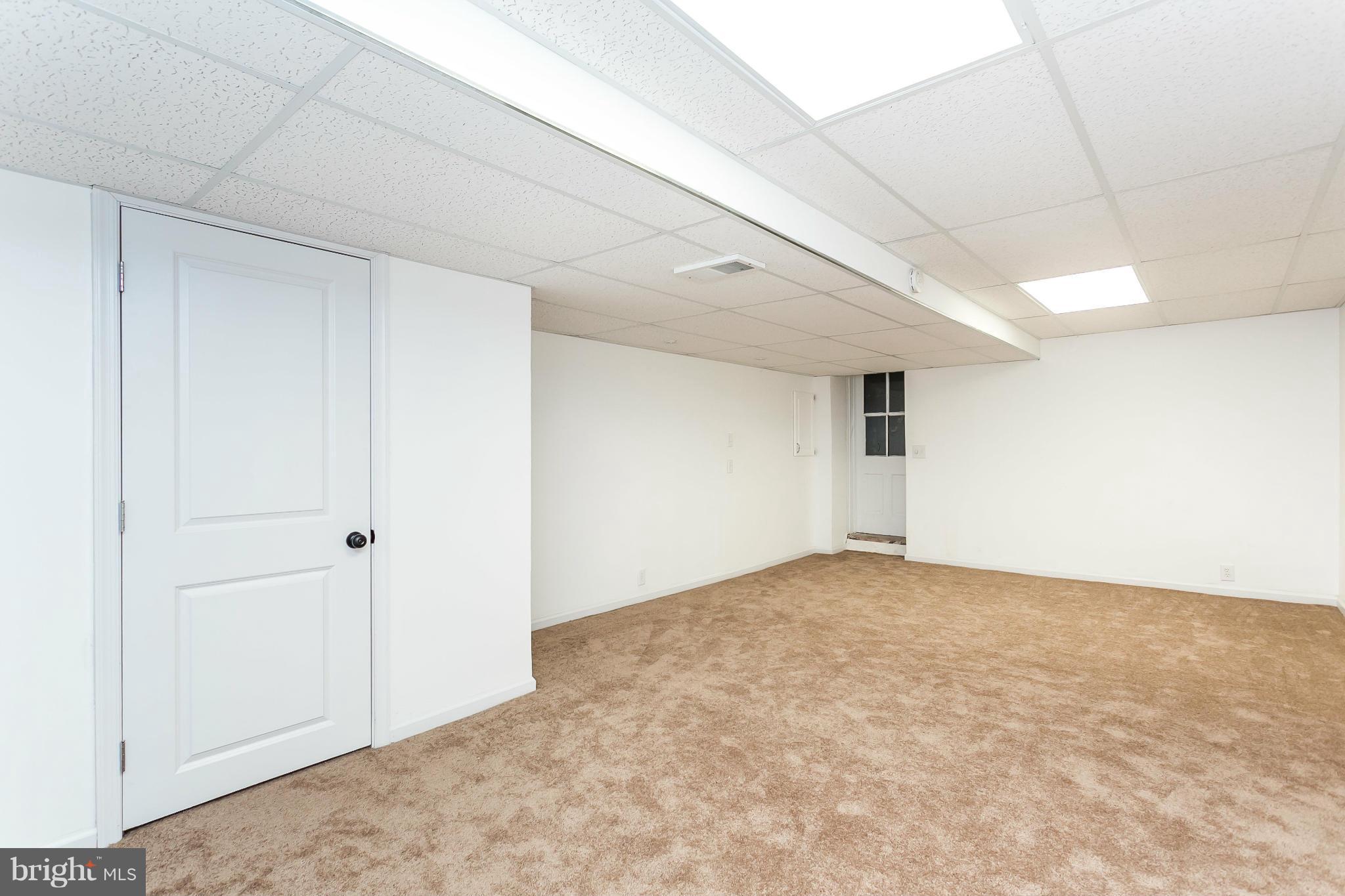 909 Calwell Road Baltimore, MD 21229 - Photo 26 of 30 Family Room