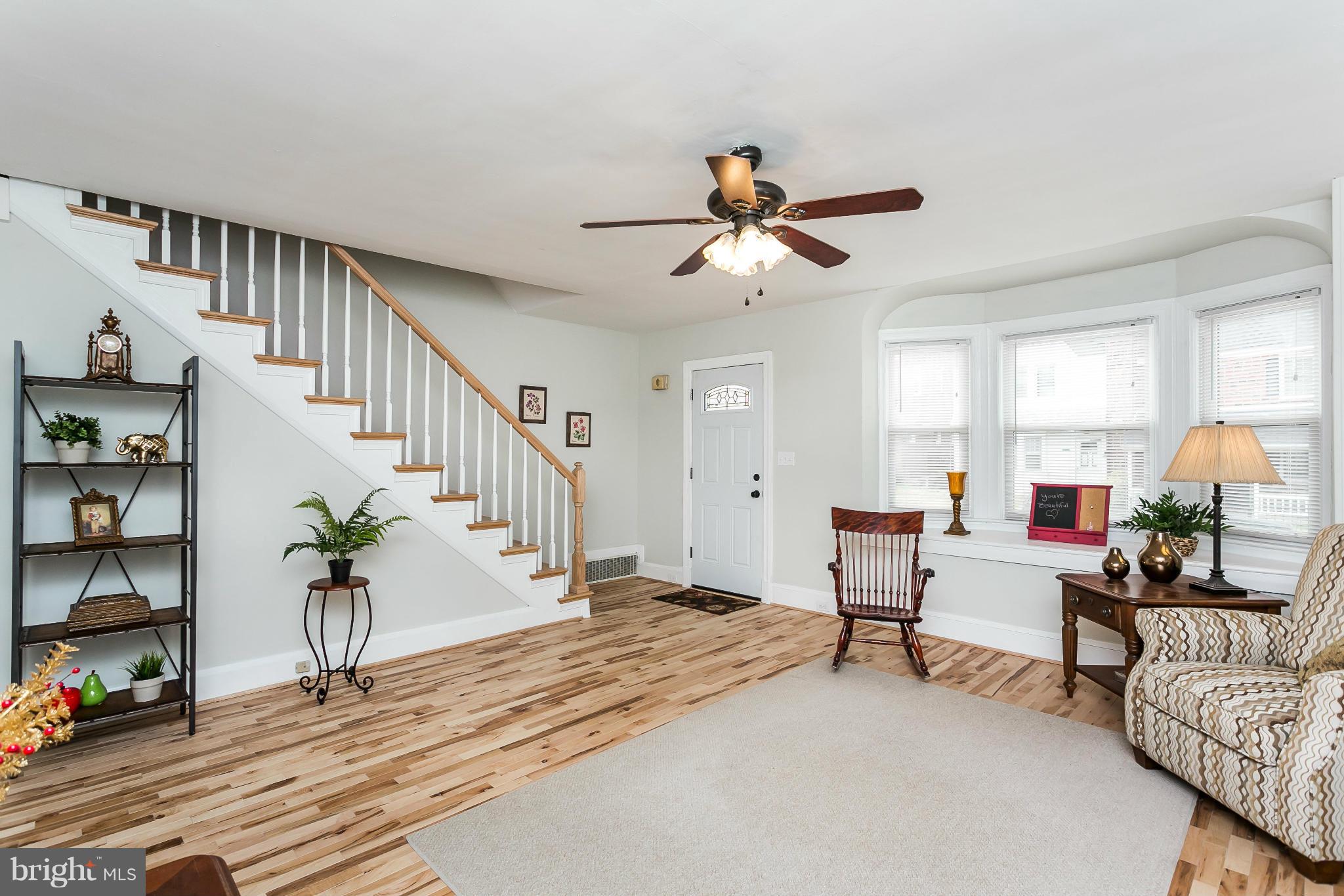 909 Calwell Road Baltimore, MD 21229 - Photo 7 of 30 Living Room