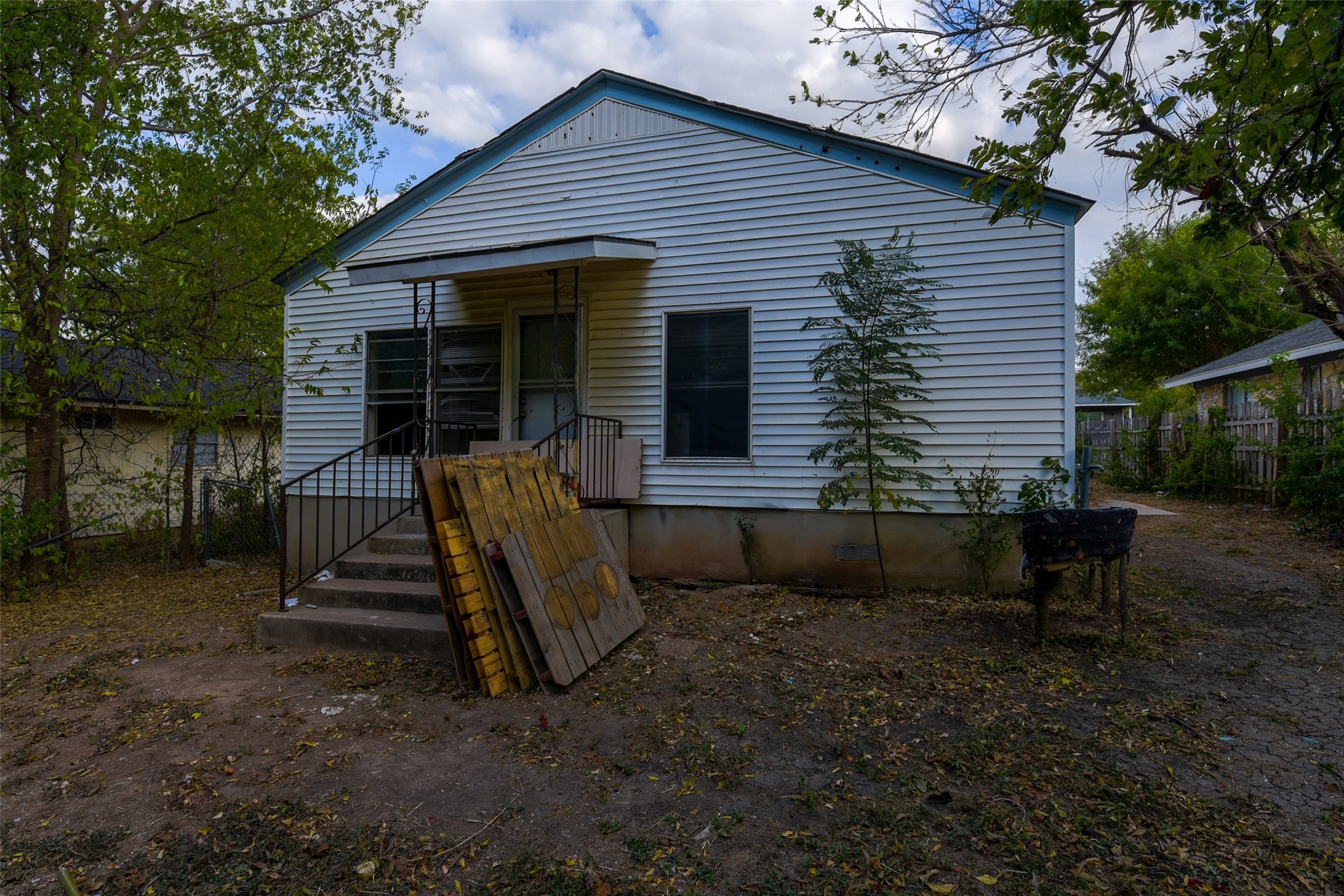 7306 Bethune Avenue Austin, TX 78752 - Photo 4 of 5 A classic facade with