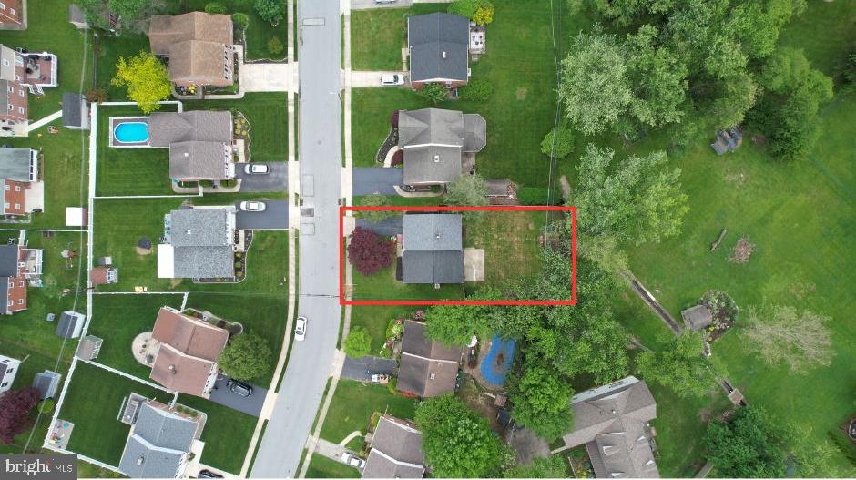 334 Parham Road Springfield, PA 19064 - Photo 38 of 41 an aerial view of multiple houses with yard