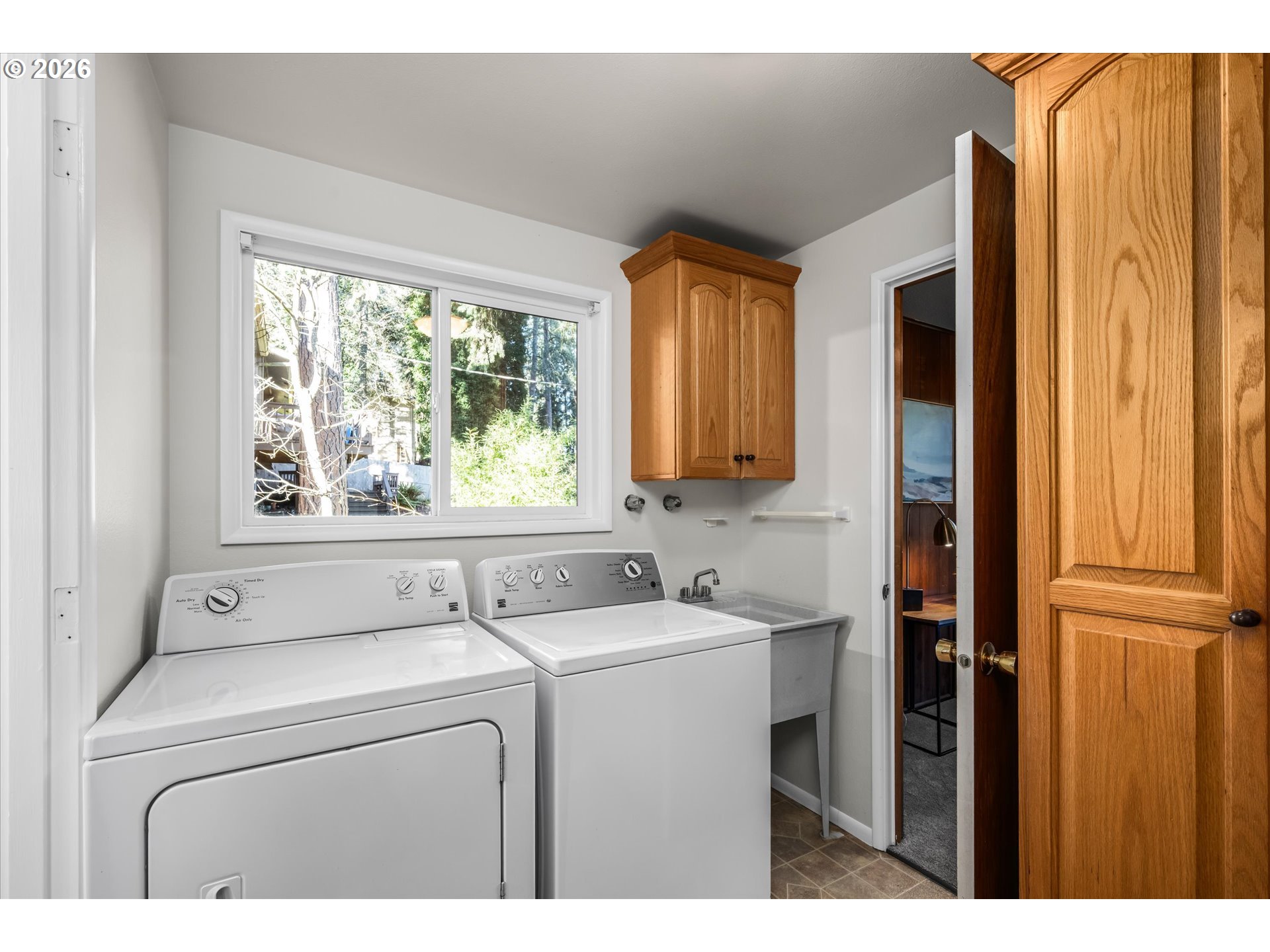 195 Coachman Drive Eugene, OR 97405 - Photo 12 of 34 a utility room with dryer and washer