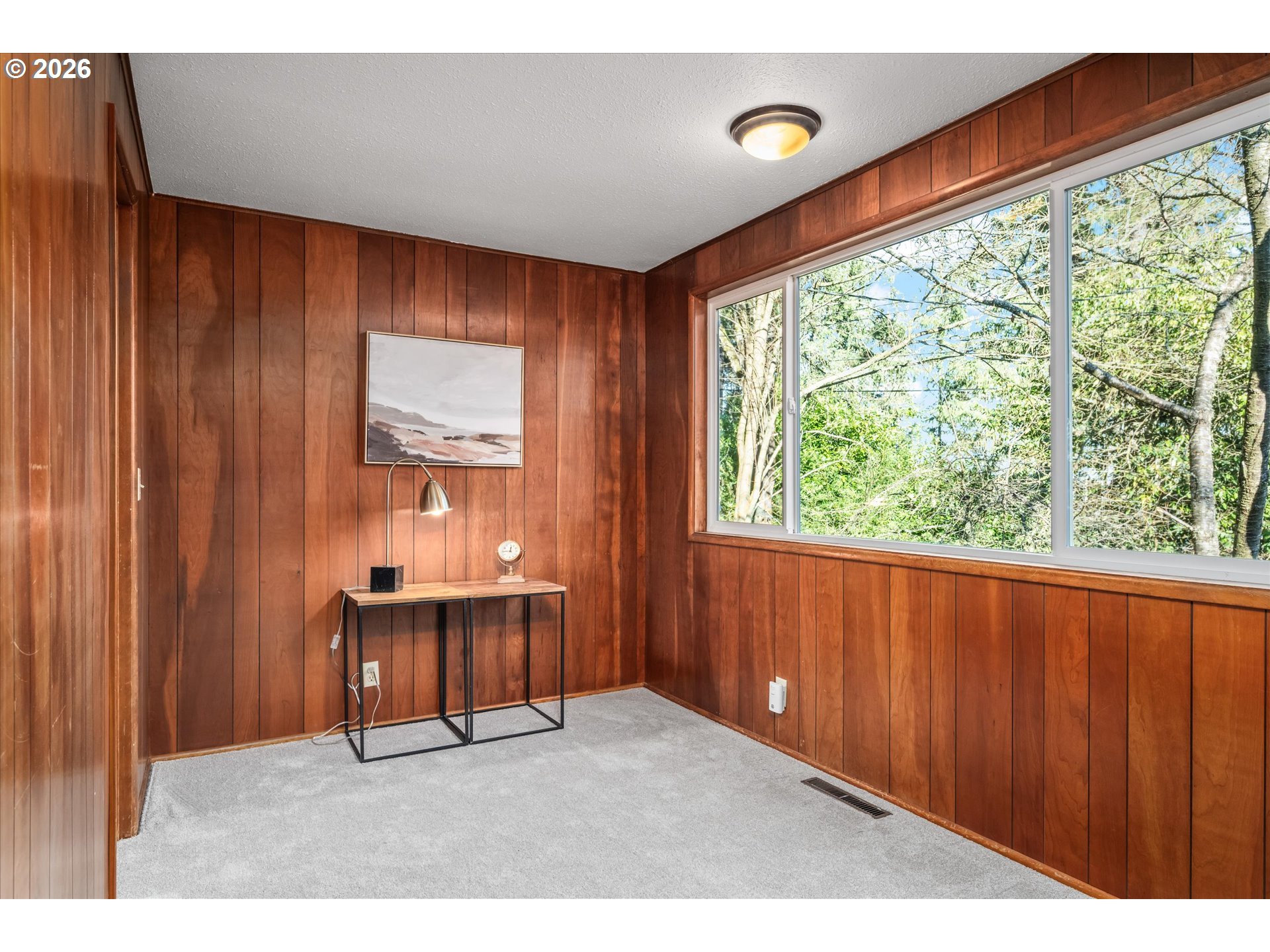 195 Coachman Drive Eugene, OR 97405 - Photo 13 of 34 a workspace with windows