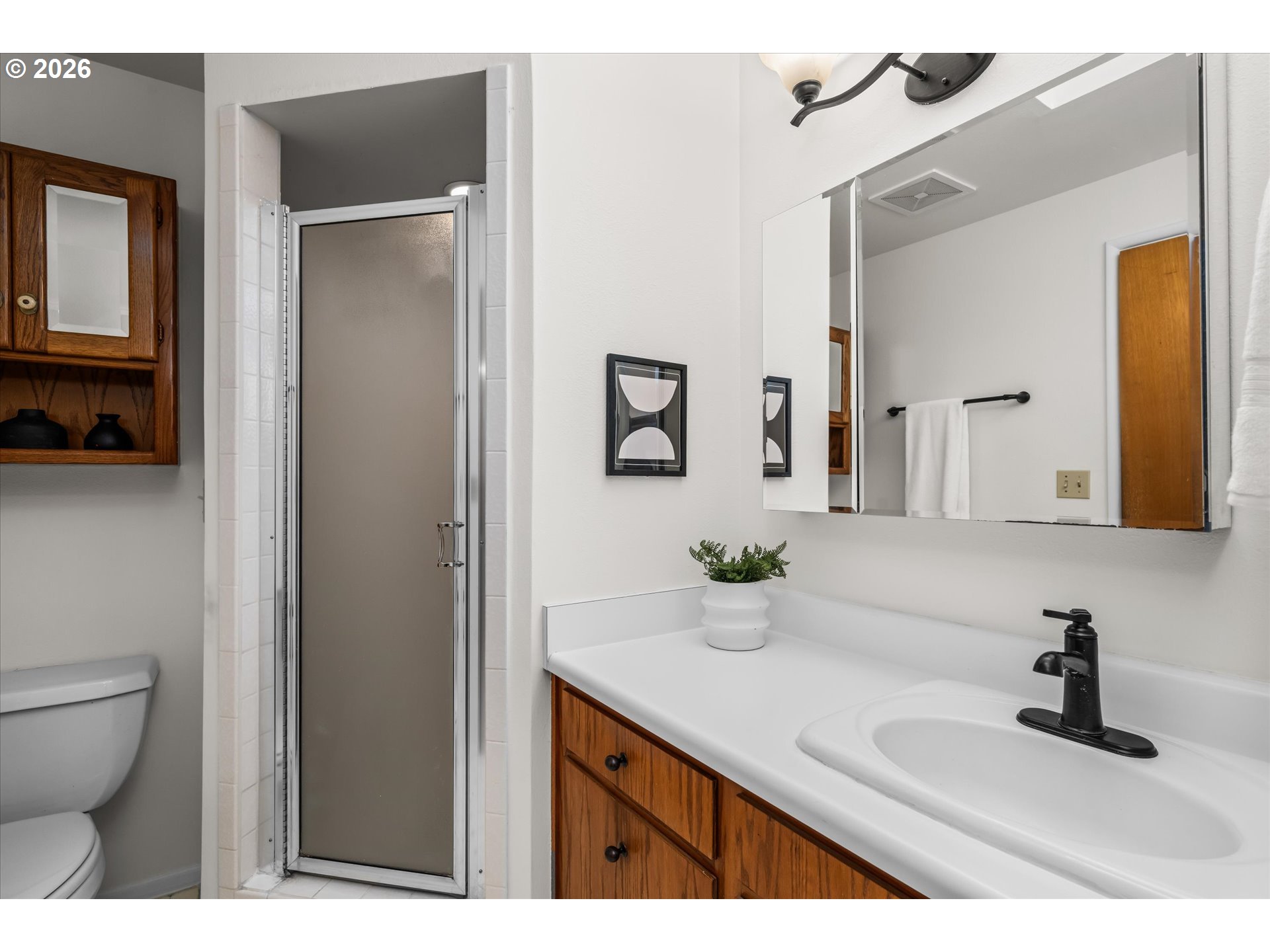 195 Coachman Drive Eugene, OR 97405 - Photo 18 of 34 a bathroom with a sink and a toilet