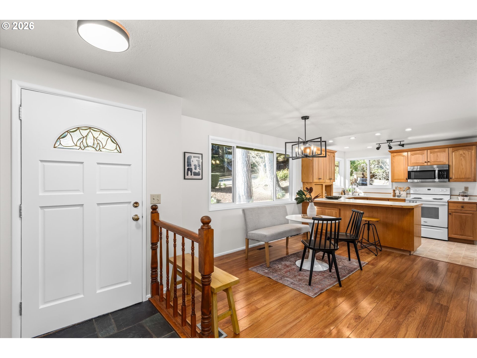 195 Coachman Drive Eugene, OR 97405 - Photo 7 of 34 a view of a dining room with furniture