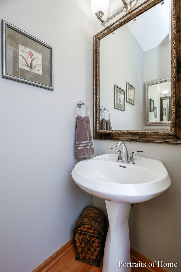 655 Mary Court Elmhurst, IL 60126 - Photo 17 of 46 a bathroom with a sink and a mirror