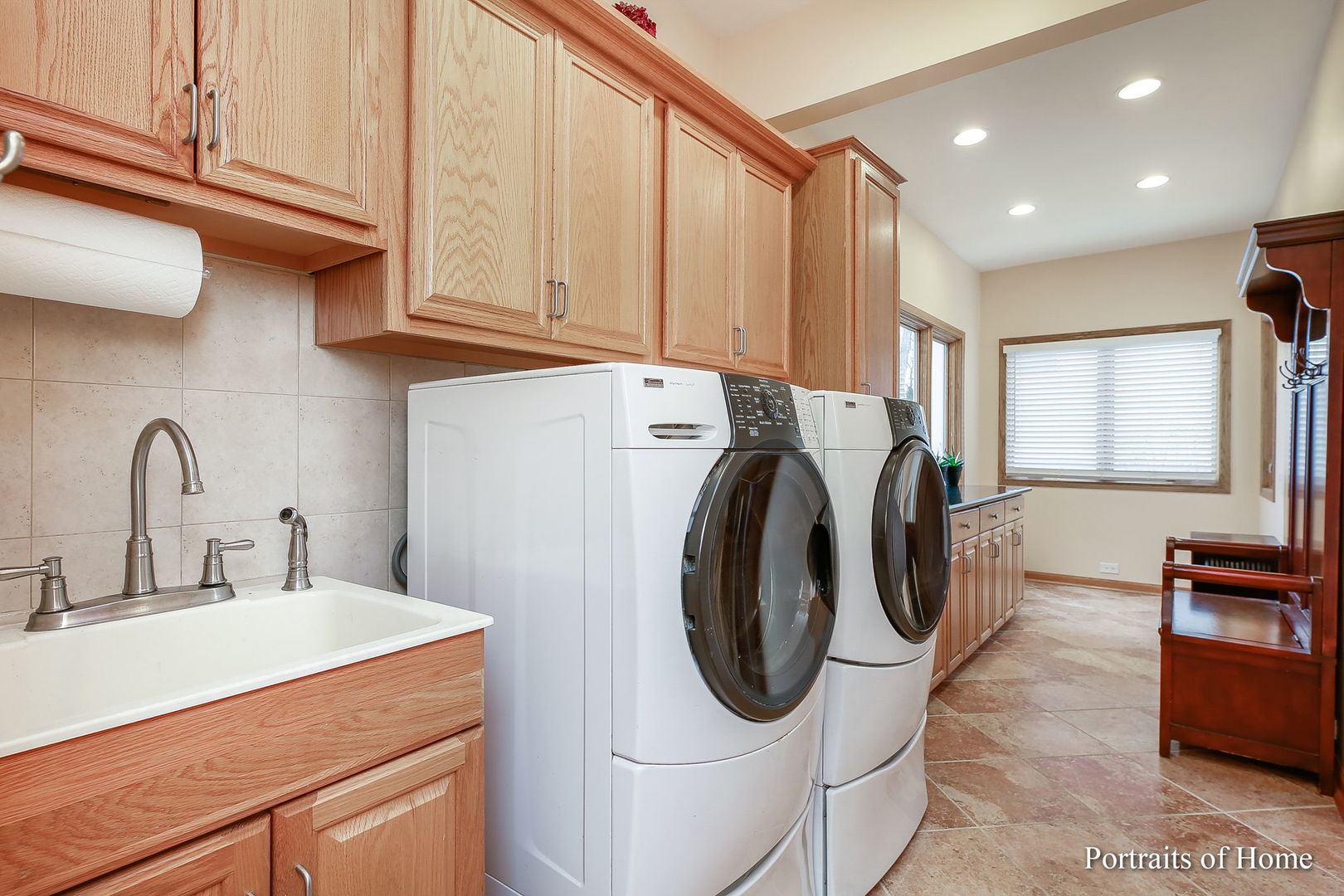 655 Mary Court Elmhurst, IL 60126 - Photo 18 of 46 a utility room with dryer and washer