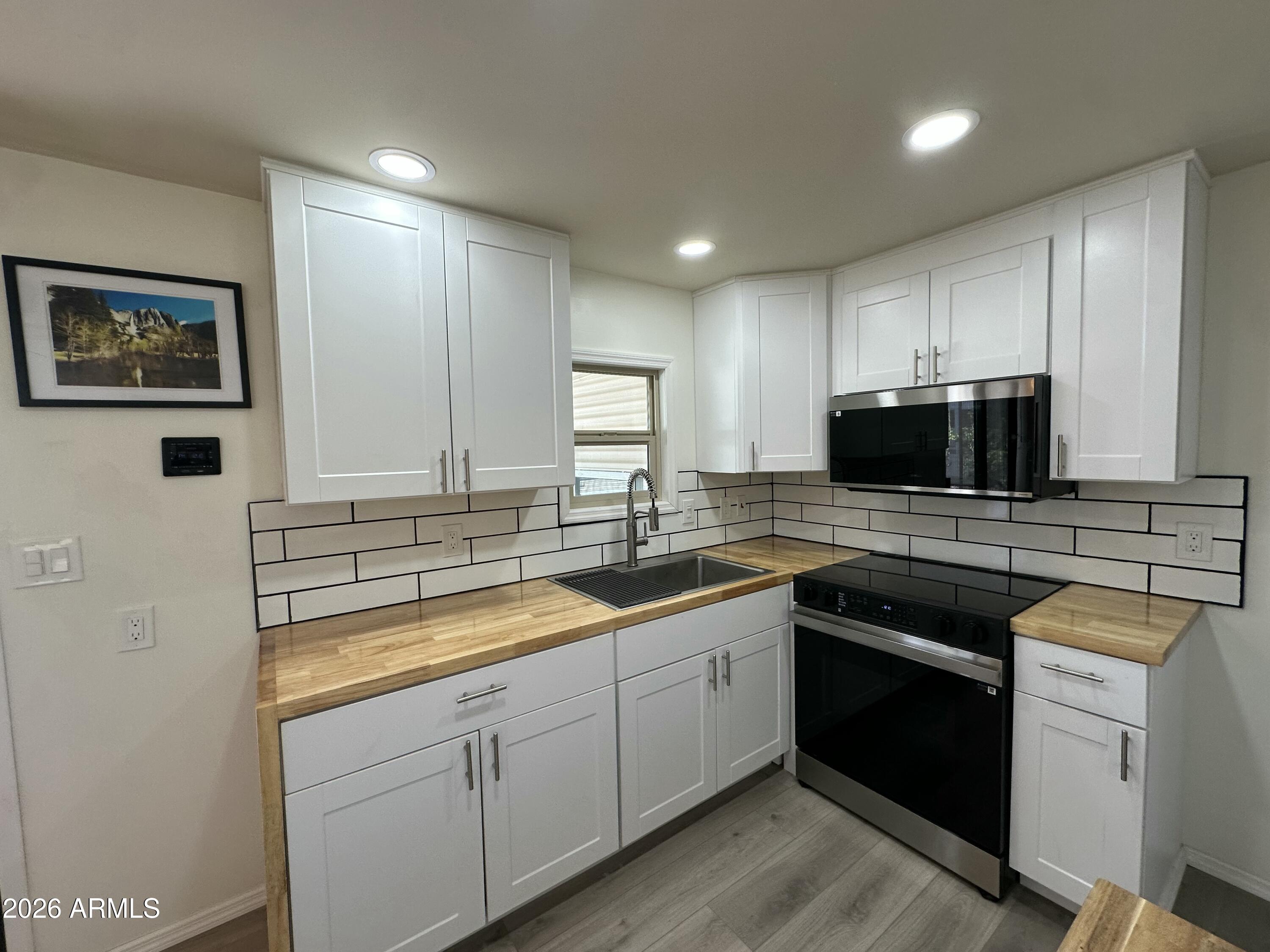 111 South Greenfield Road, Unit 575 Mesa, AZ 85206 - Photo 6 of 14 a kitchen with a sink and cabinets