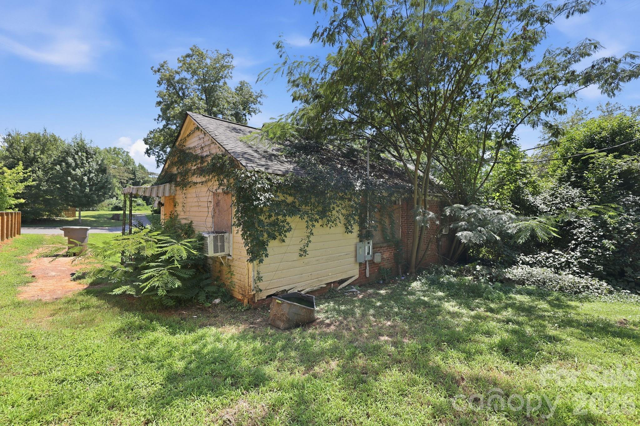 2840 Cowles Road Charlotte, NC 28208 - Photo 5 of 13 Gallery Image 5