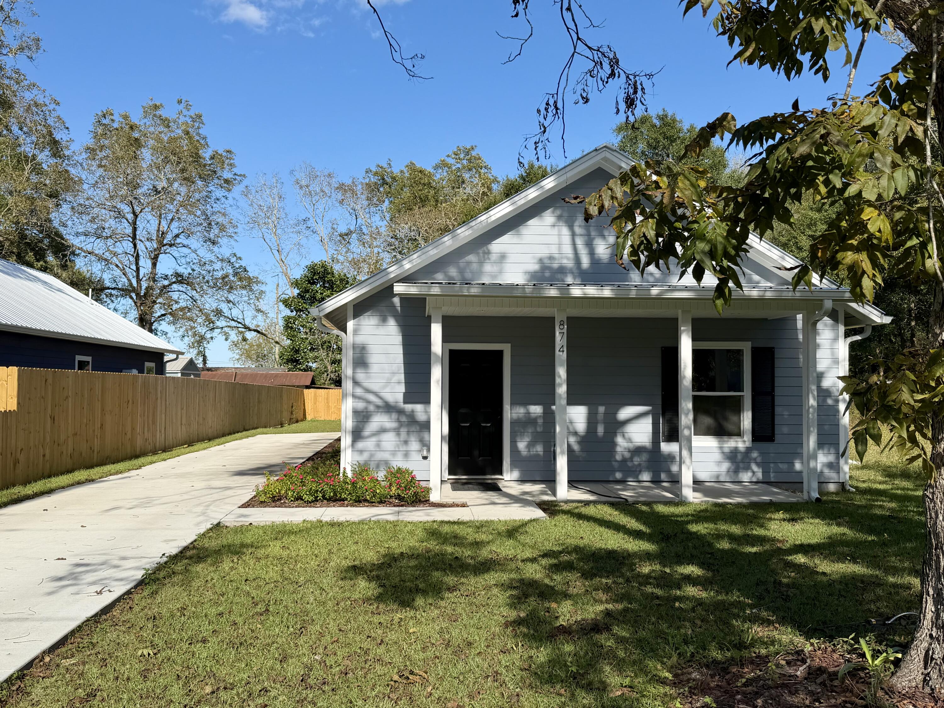 874 West Orange Avenue DeFuniak Springs, FL 32435 - Photo 2 of 32 2
