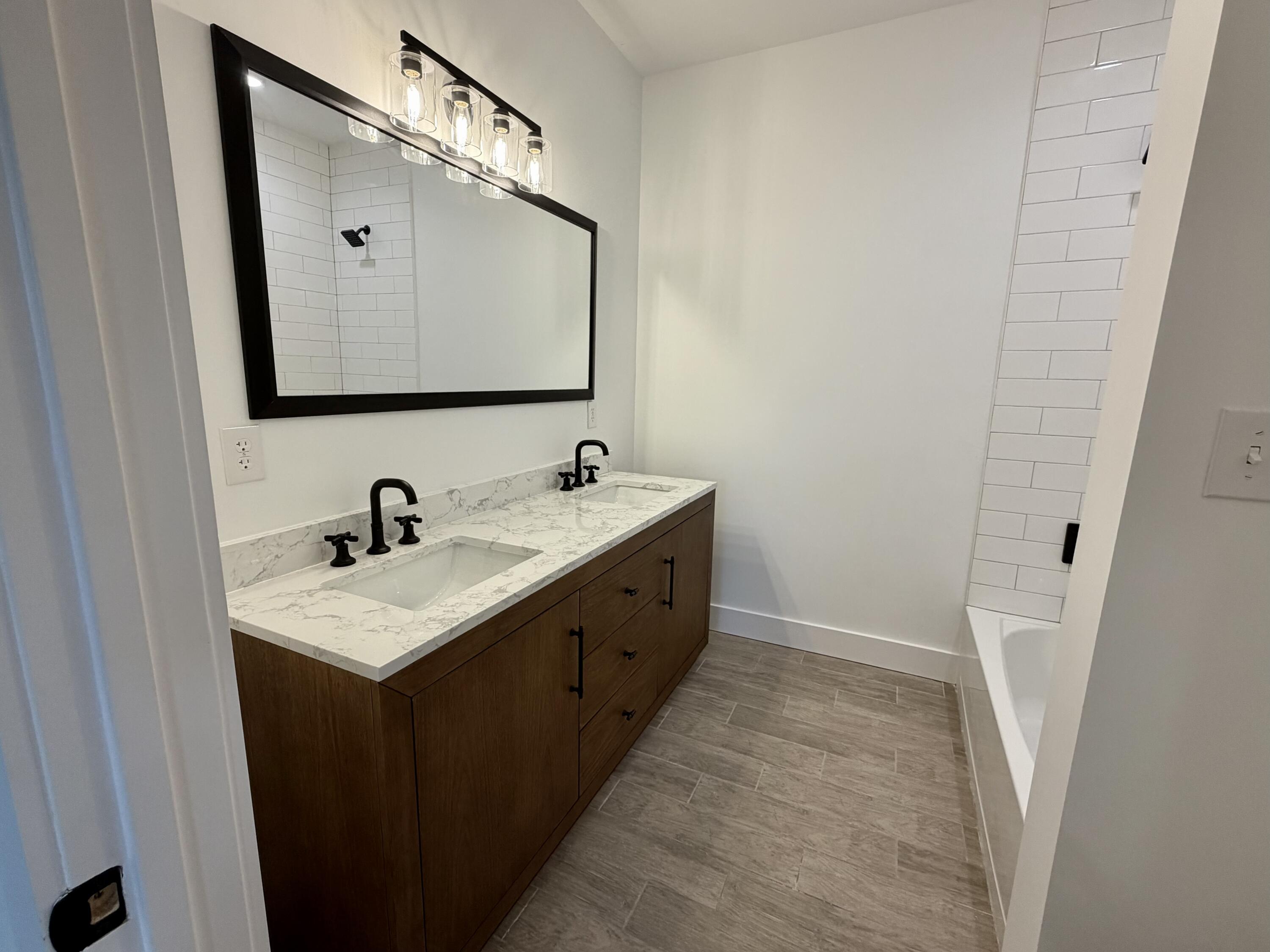 874 West Orange Avenue DeFuniak Springs, FL 32435 - Photo 25 of 32 guest bath