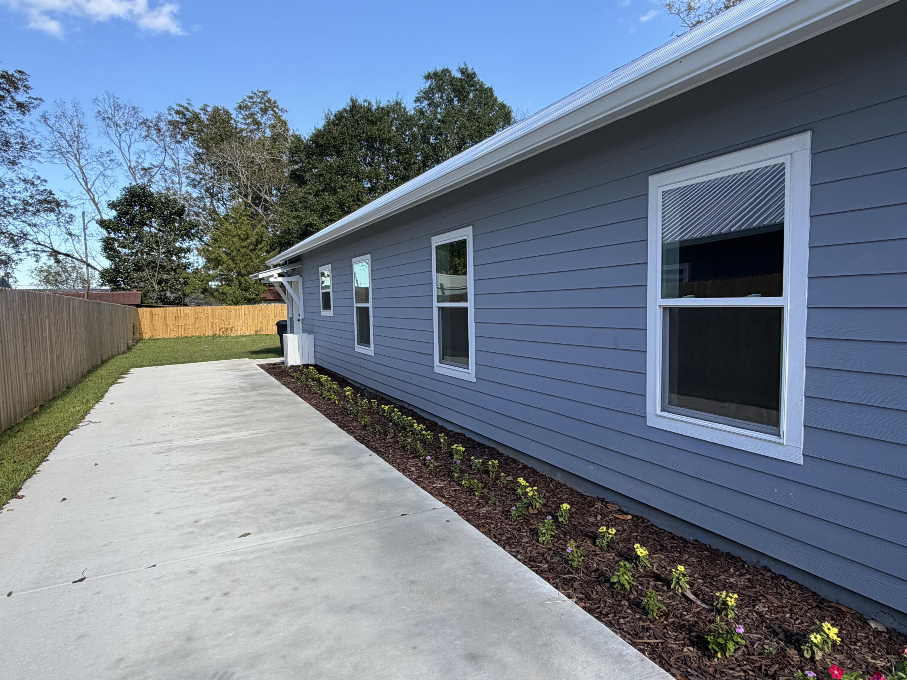 874 West Orange Avenue DeFuniak Springs, FL 32435 - Photo 3 of 32 driveway to back door