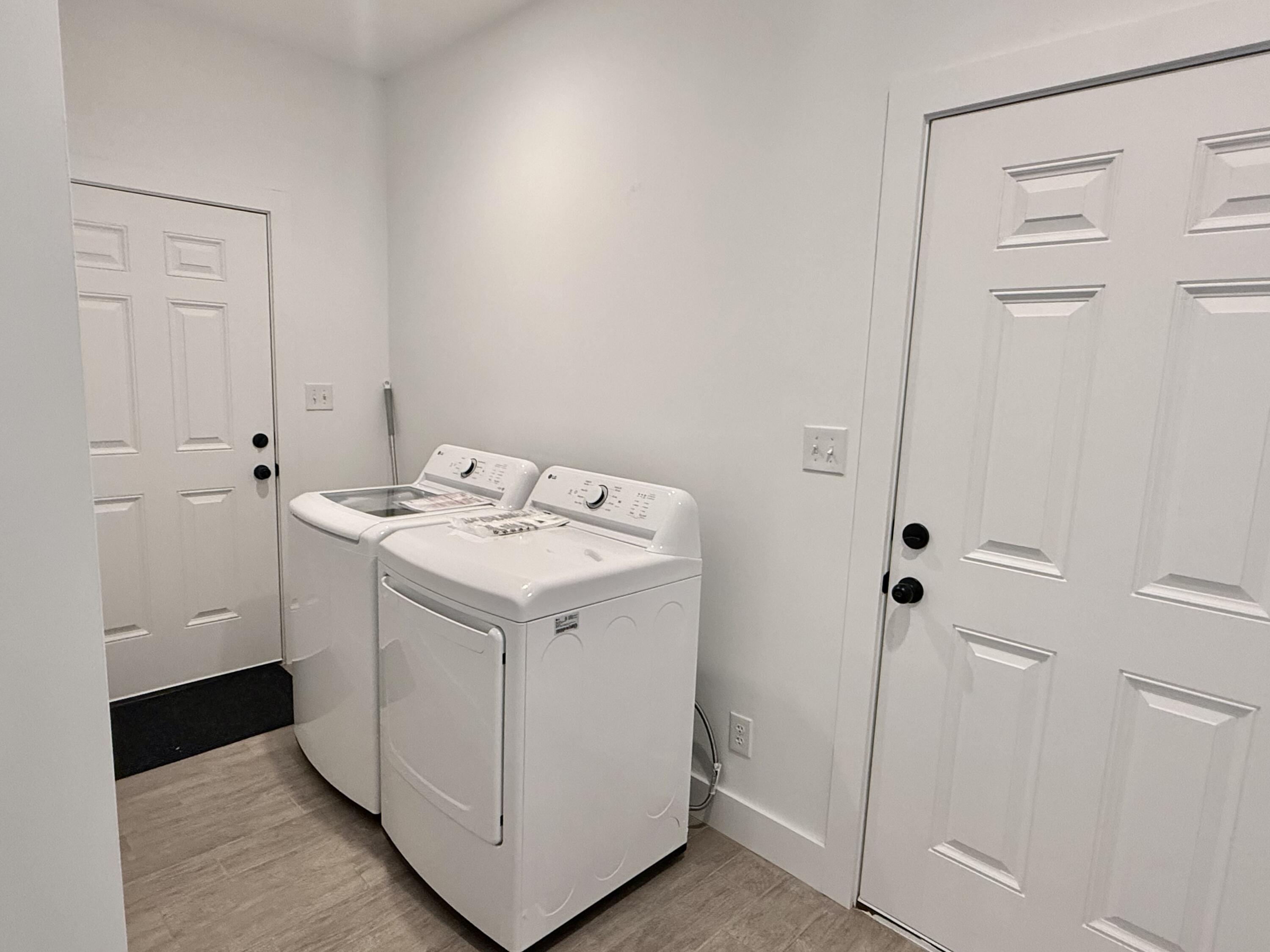 874 West Orange Avenue DeFuniak Springs, FL 32435 - Photo 31 of 32 a utility room with dryer and washer